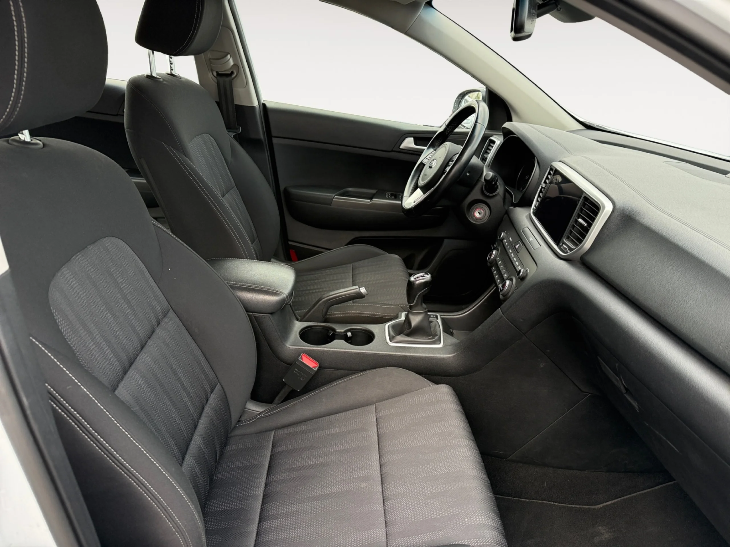 KIA SPORTAGE 1.6 MHEV BUSINESS 100KW (136CV) 4X2 - Foto 5