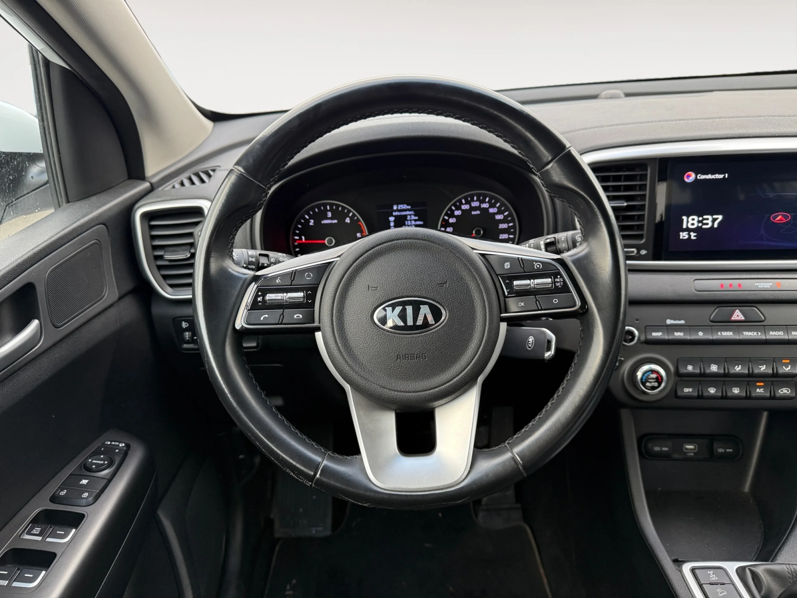 KIA SPORTAGE 1.6 MHEV BUSINESS 100KW (136CV) 4X2 - Foto 11