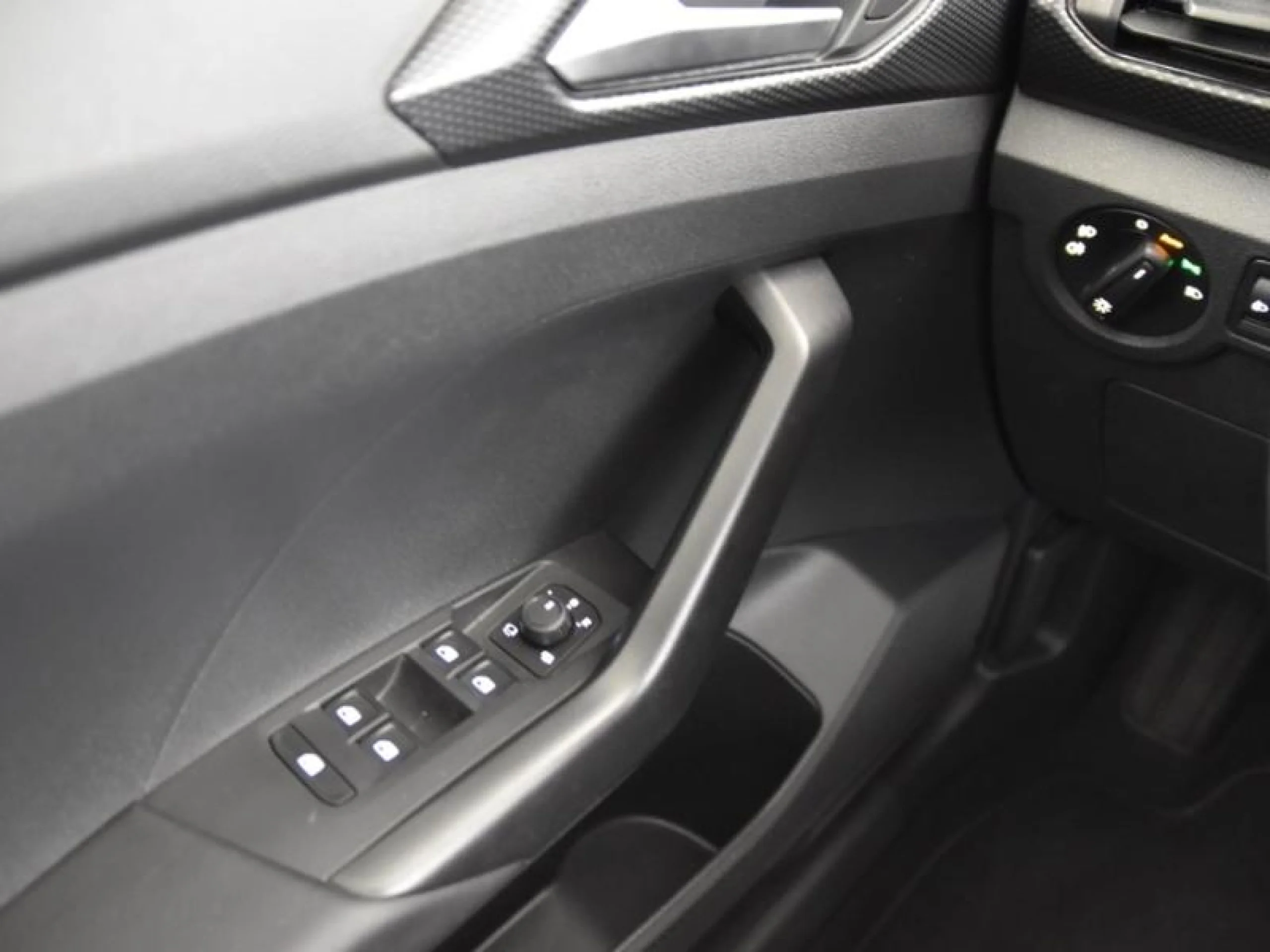VOLKSWAGEN T CROSS ADVANCE 1.0 TSI 81KW (110CV) - Foto 15