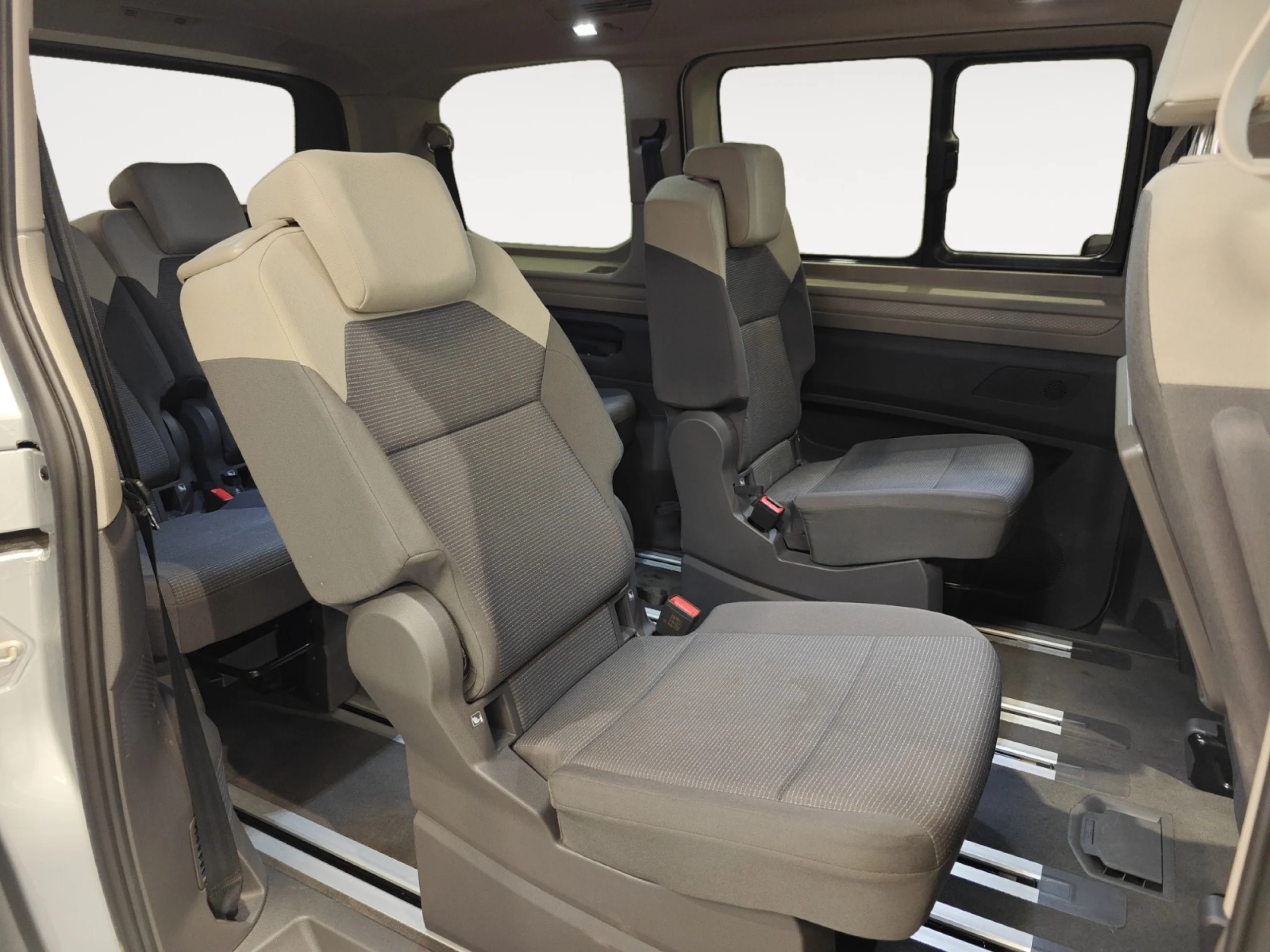 VOLKSWAGEN Multivan 2.0 TDI 110KW (150CV) DSG B.CORTA - Foto 6