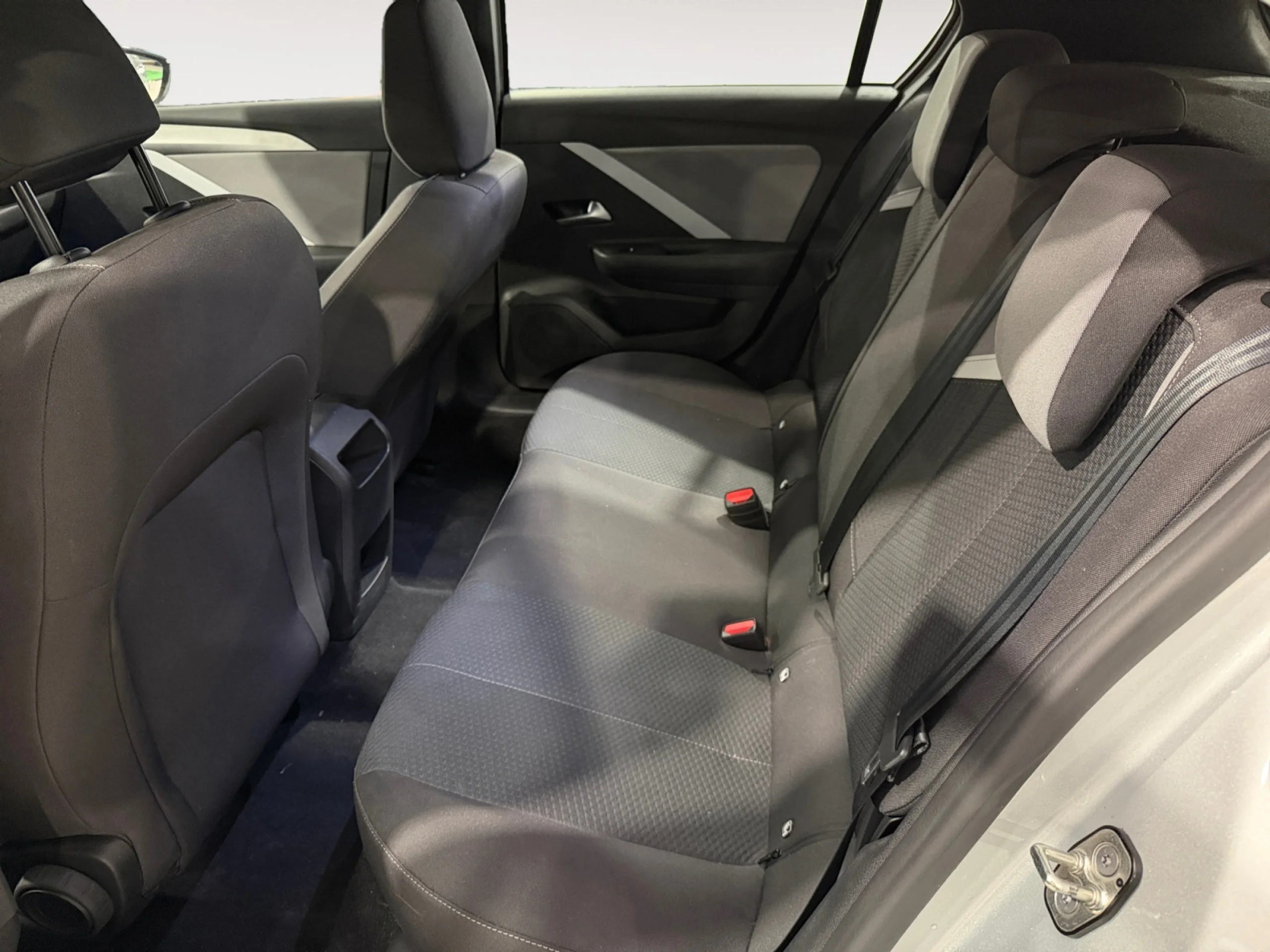 OPEL ASTRA 1.2T XHT 96KW (130CV) EDITION - Foto 24