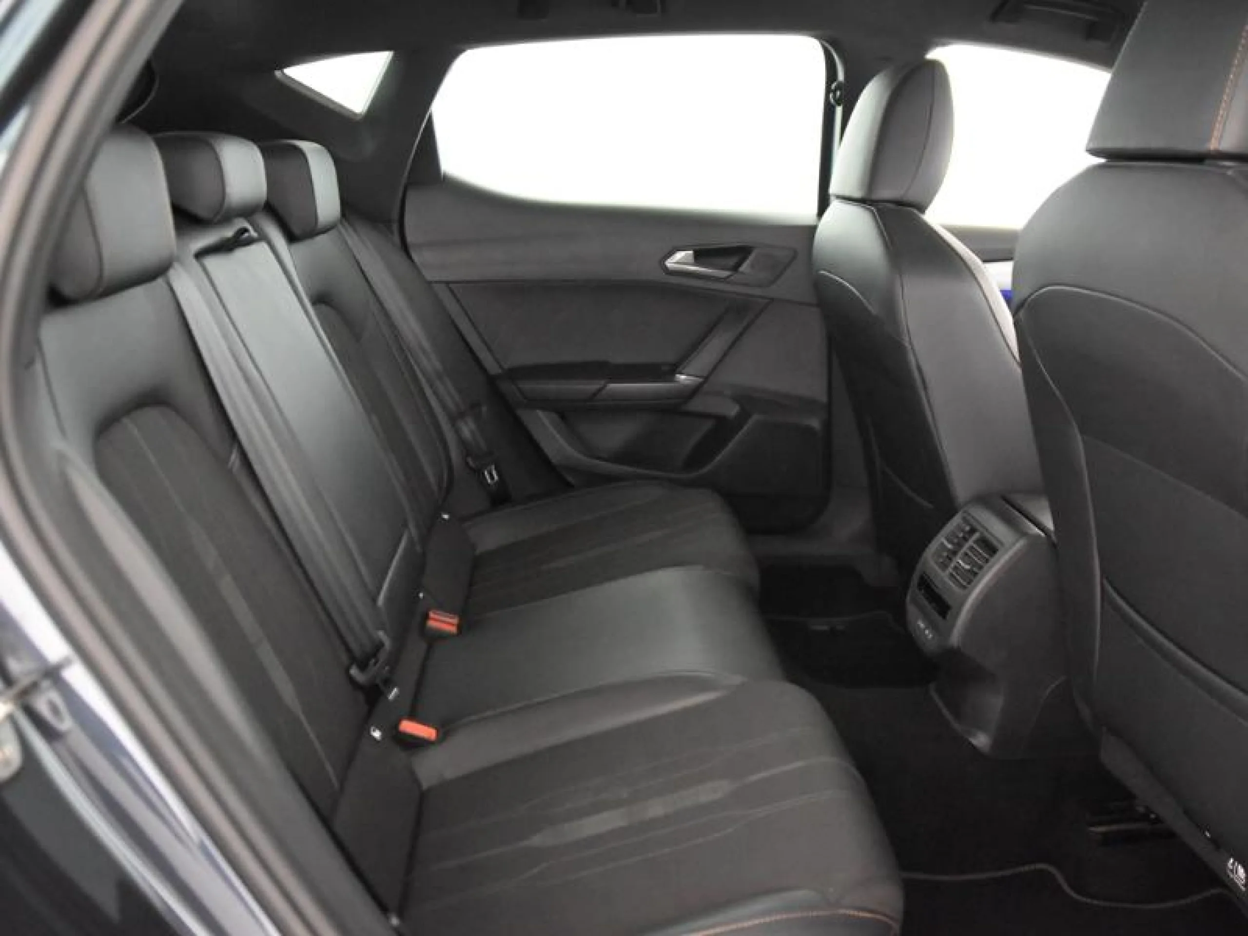 CUPRA LEON 1.5 ETSI 110KW 150CV) DSG - Foto 6