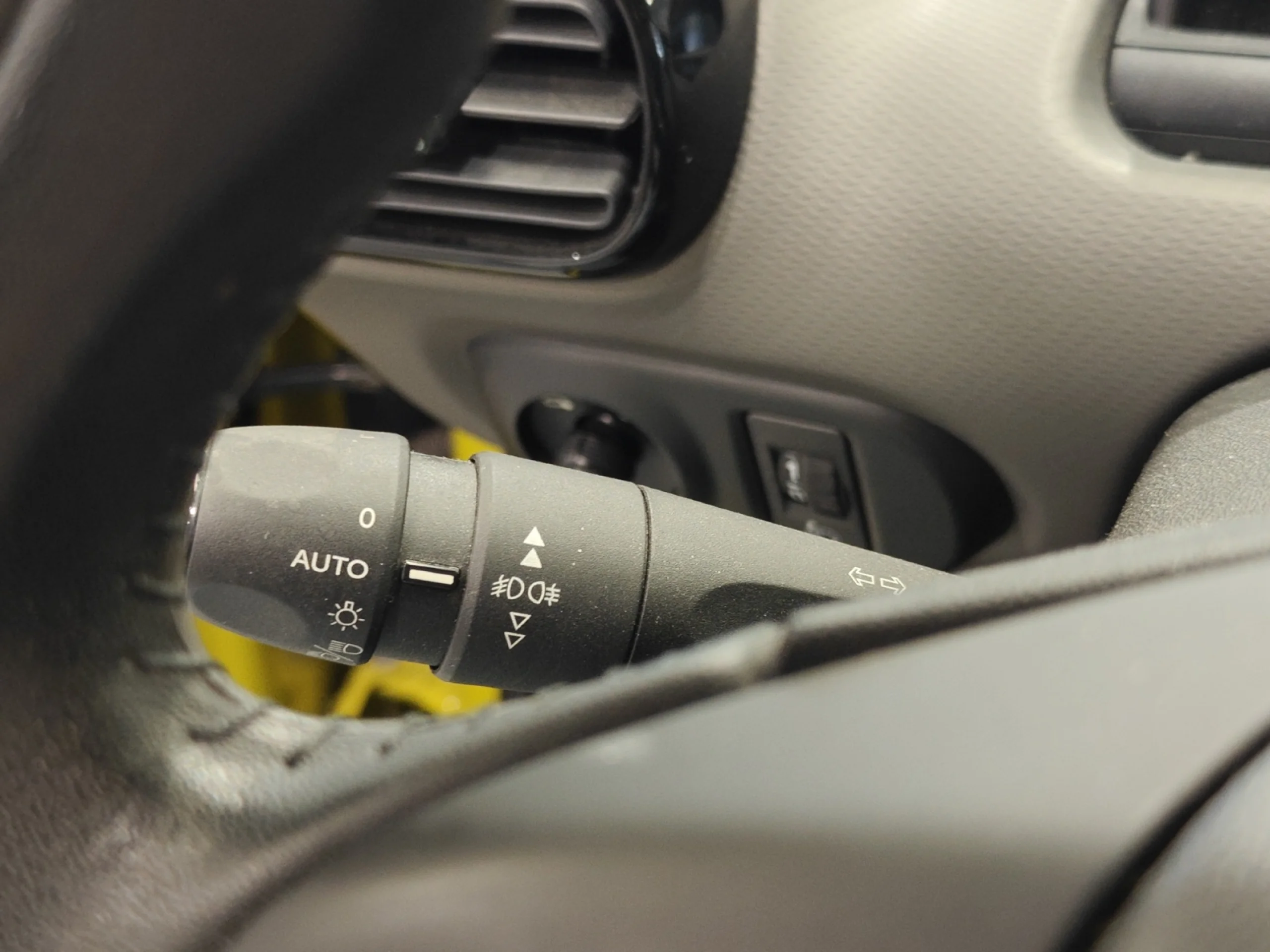 CITROEN C4 CACTUS BLUEHDI 73KW (100CV) SHINE - Foto 12