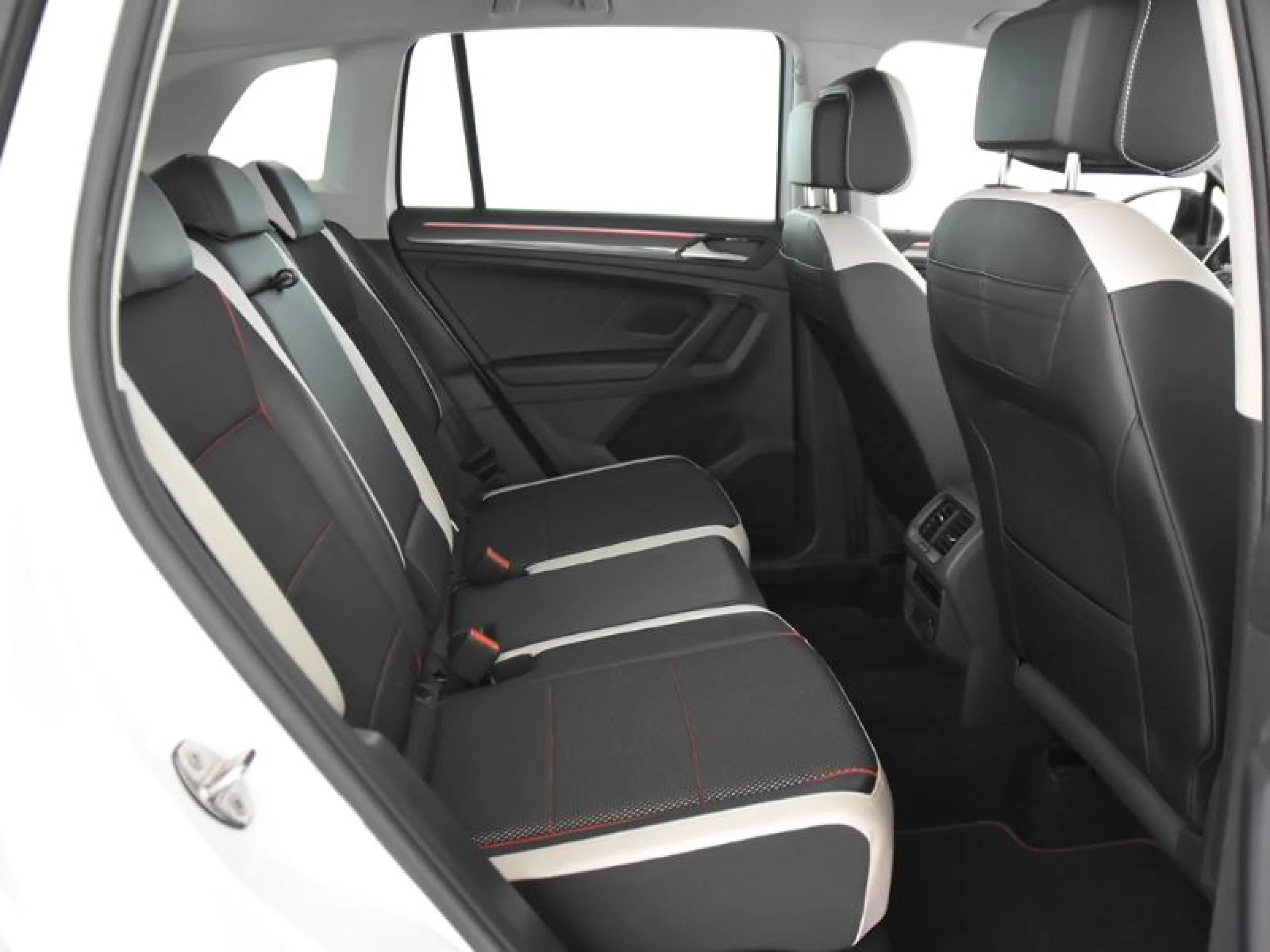 VOLKSWAGEN TIGUAN URBAN SPORT 2.0 TDI 110KW (150CV) - Foto 6