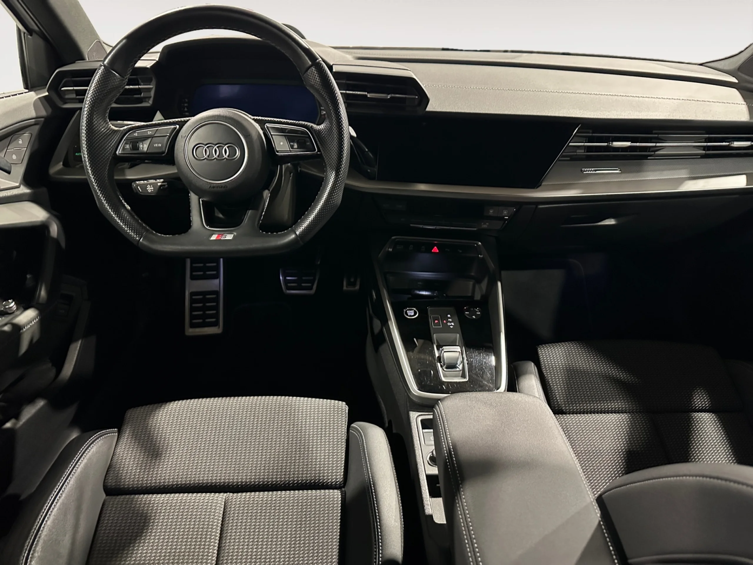 AUDI A3 SEDAN GENUINE ED 35 TDI 110KW S TRONIC - Foto 4