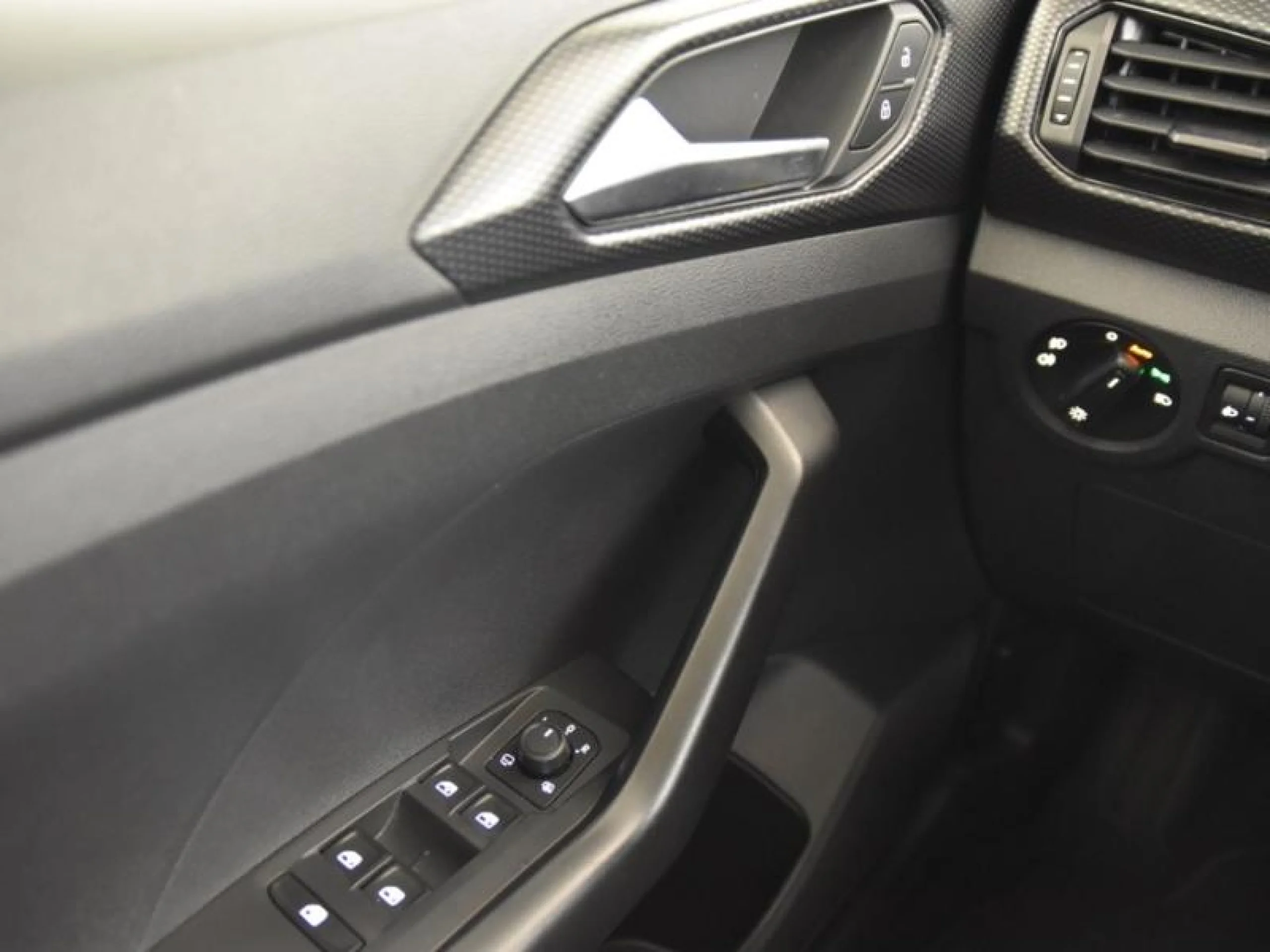 VOLKSWAGEN T CROSS ADVANCE 1.0 TSI 81KW (110CV) - Foto 15
