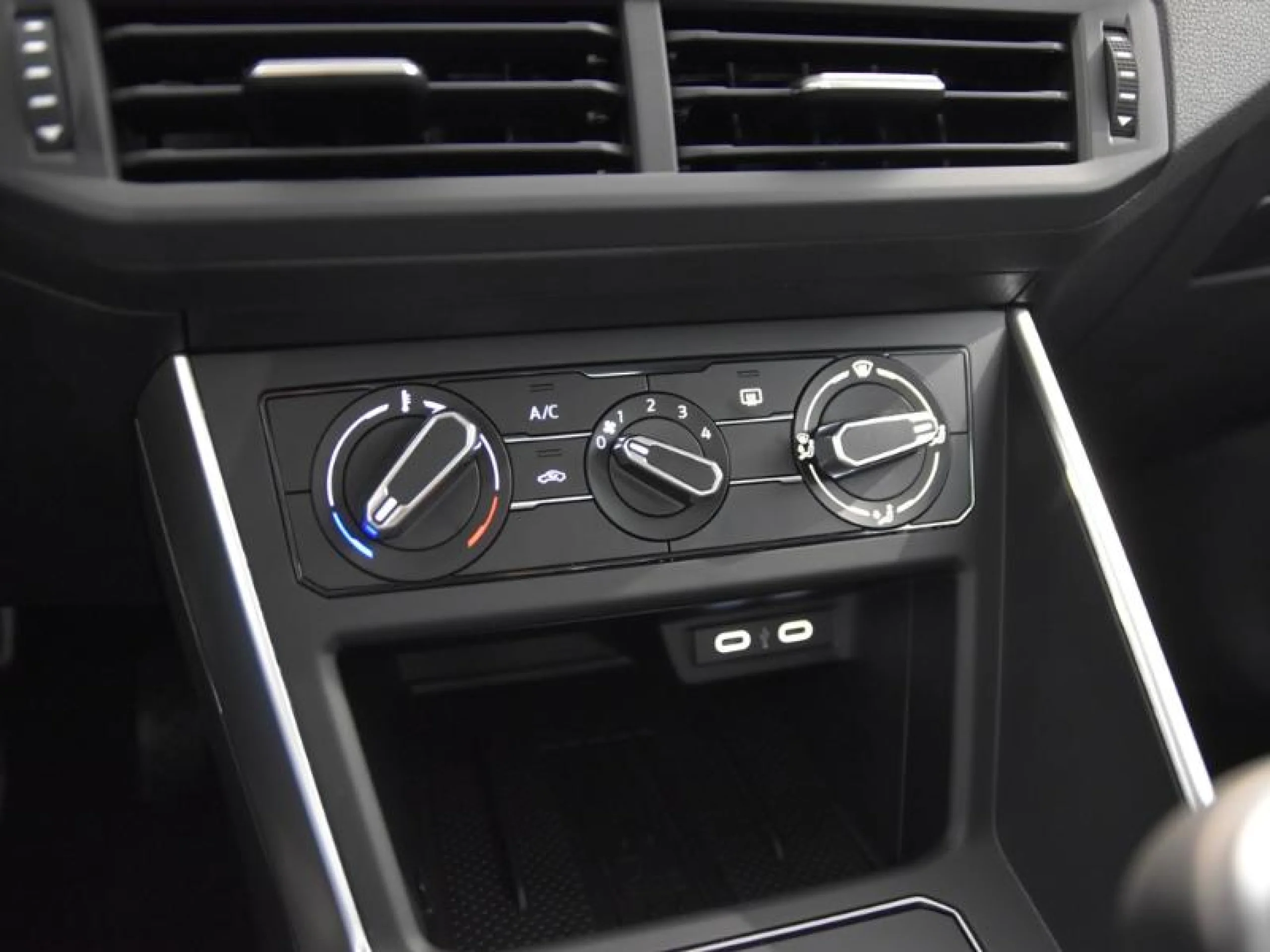 VOLKSWAGEN POLO POLO MATCH 1.0 MPI 59 KW (80 CV)  5 VEL. - Foto 11