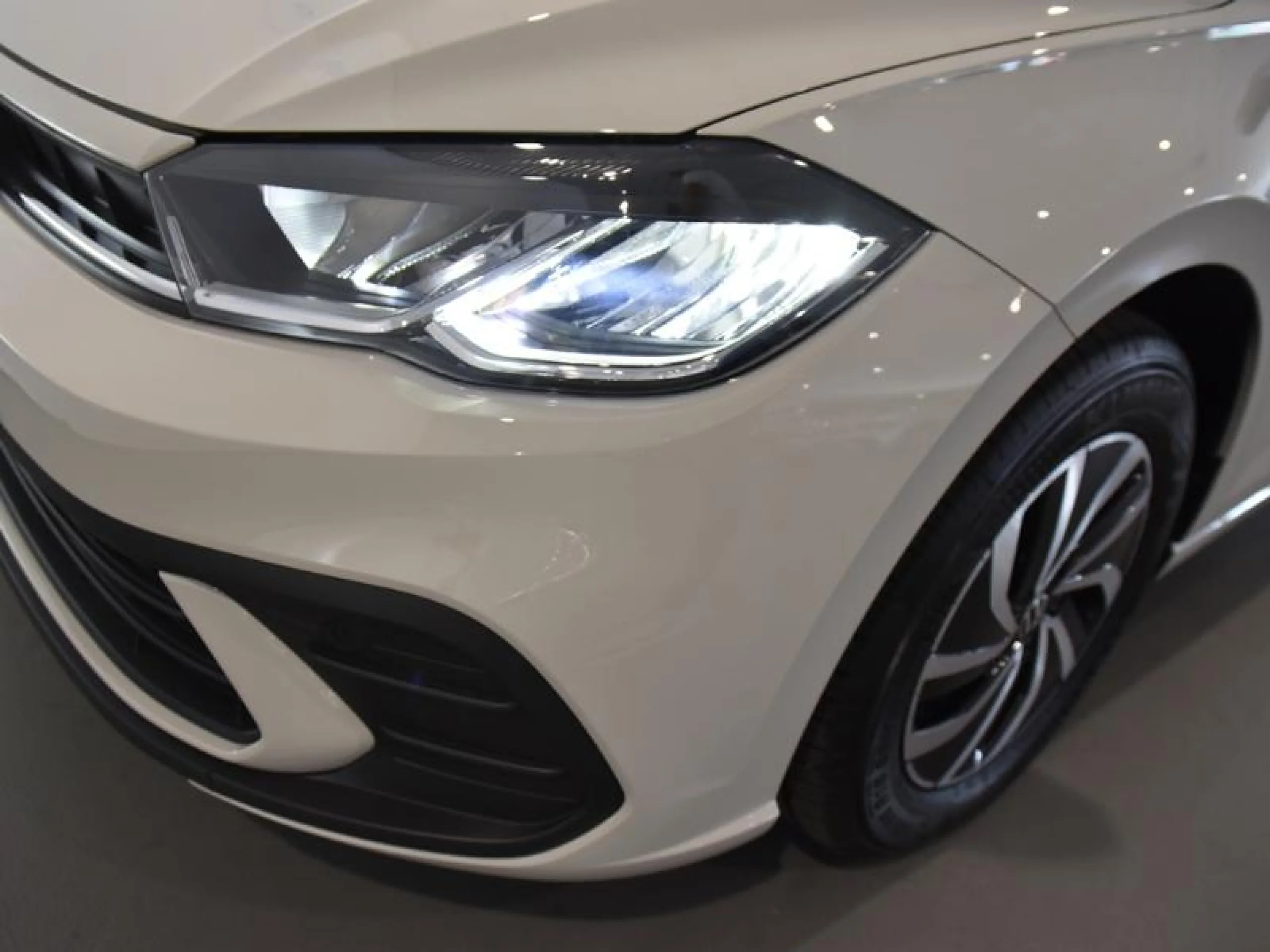 VOLKSWAGEN POLO POLO MATCH 1.0 MPI 59 KW (80 CV)  5 VEL. - Foto 17