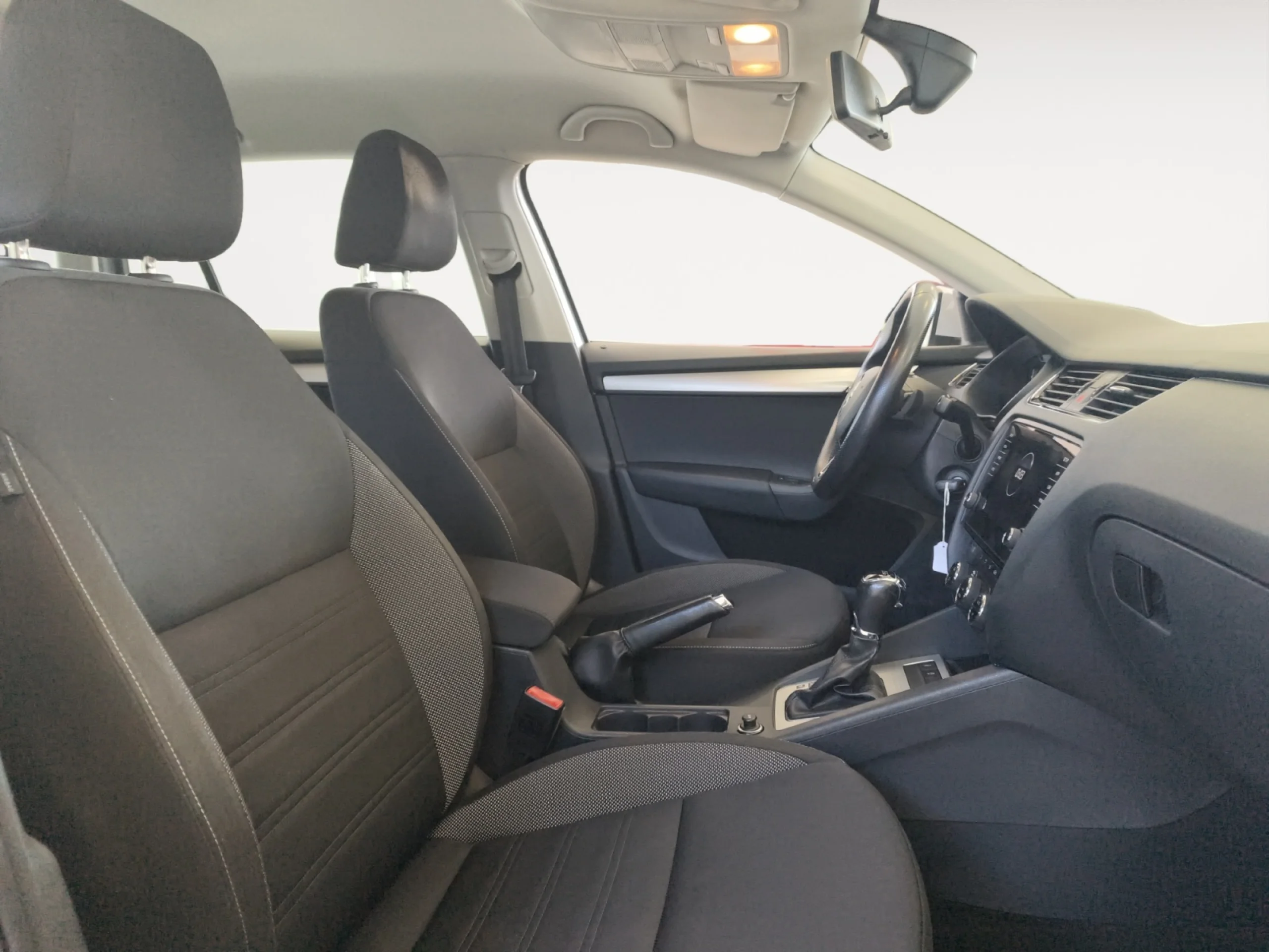 SKODA OCTAVIA COMBI 2.0 TDI 110KW(150CV) DSG AMBITION - Foto 5