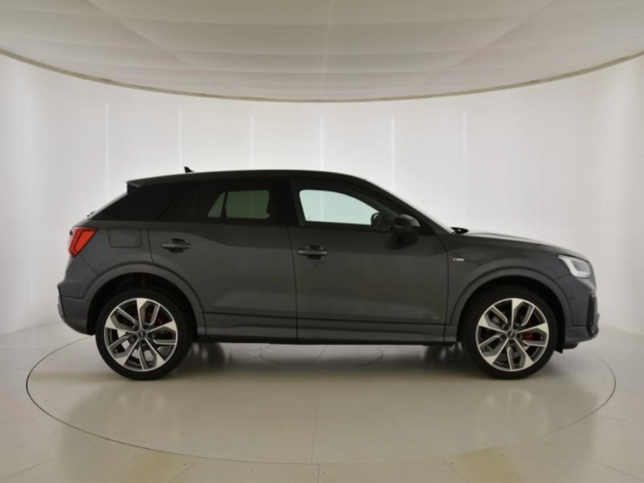 AUDI Q2 BLACK LINE 35 TFSI 110KW S TRONIC - Foto 3