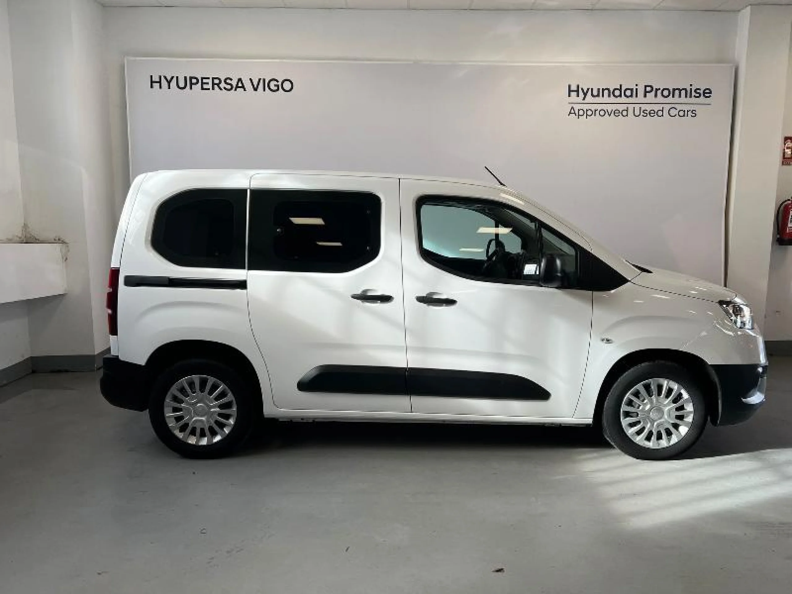 TOYOTA SIN ESPECFICAR PRACE VERSO CITY 1.5D 100CV - Foto 2