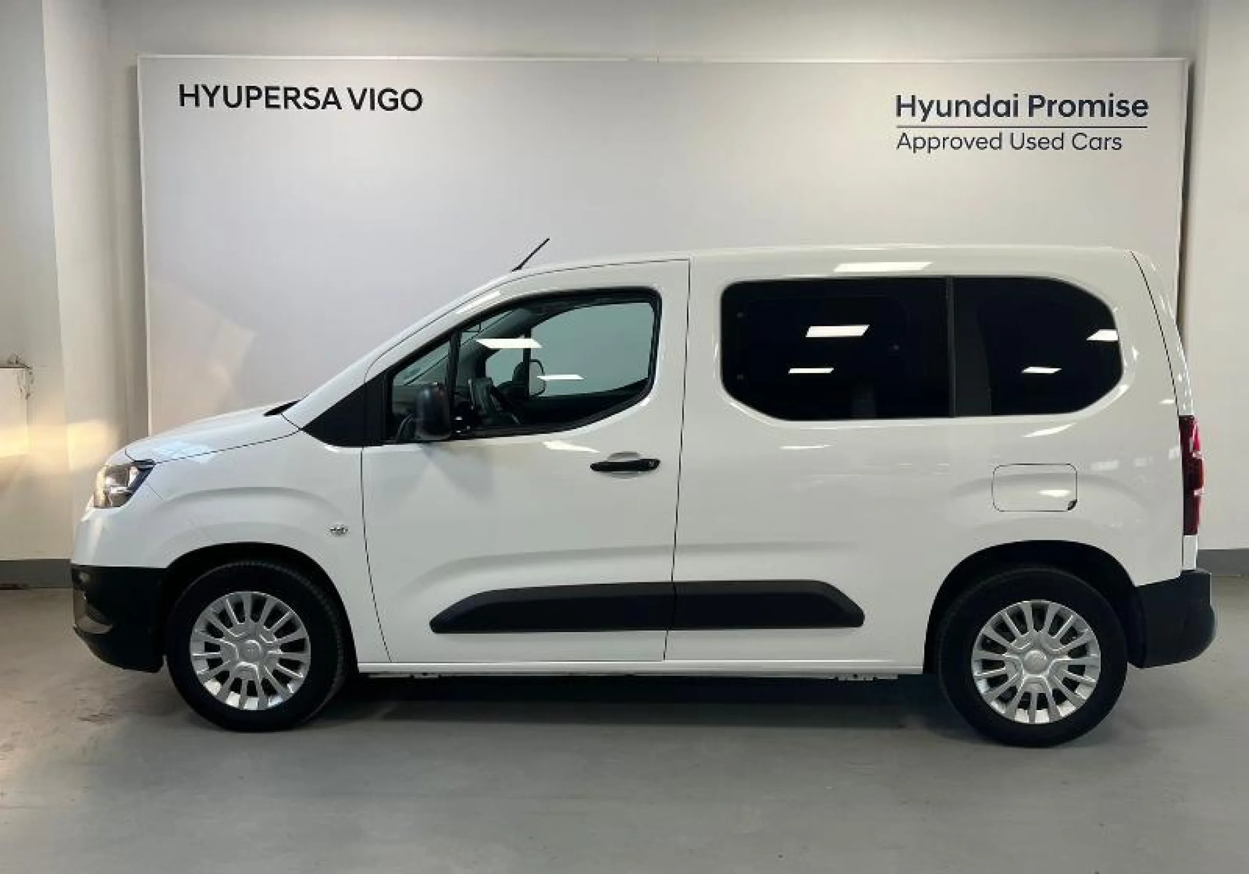 TOYOTA SIN ESPECFICAR PRACE VERSO CITY 1.5D 100CV - Foto 3