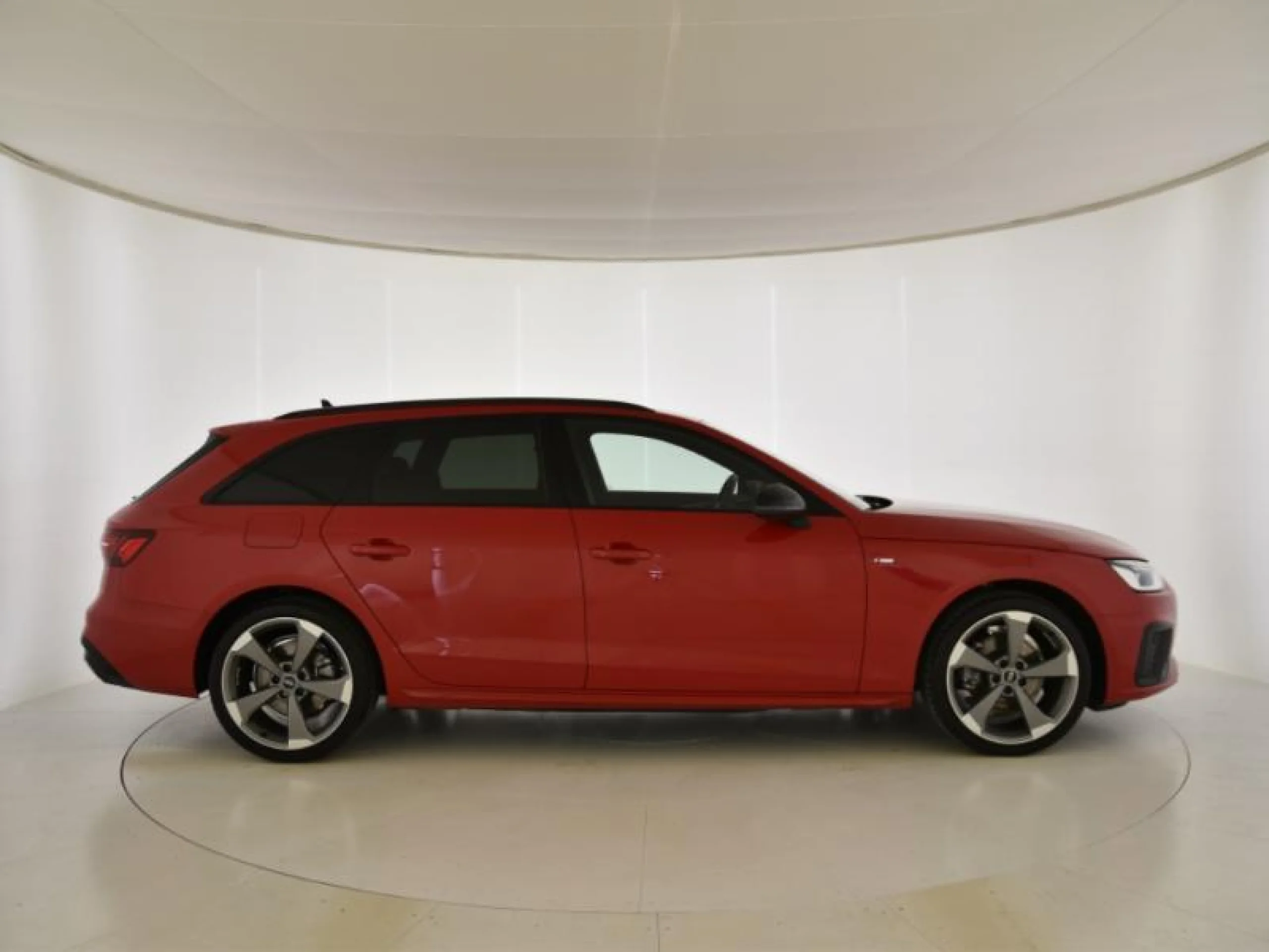 AUDI A4 AVANT BLACK LINE 35 TDI 120KW S TRONIC - Foto 3