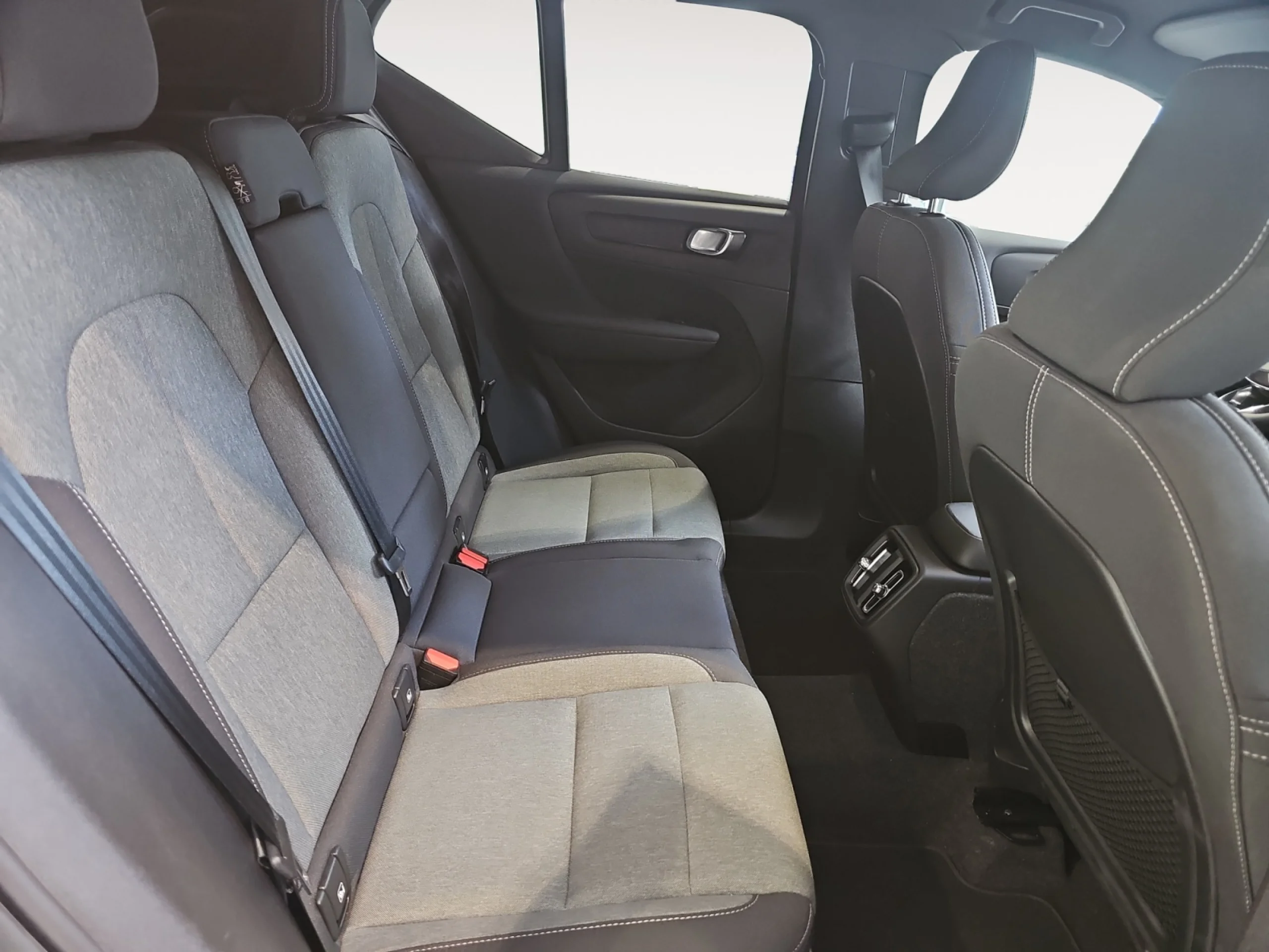 VOLVO XC40 2.0 B3 G CORE AUTO - Foto 6