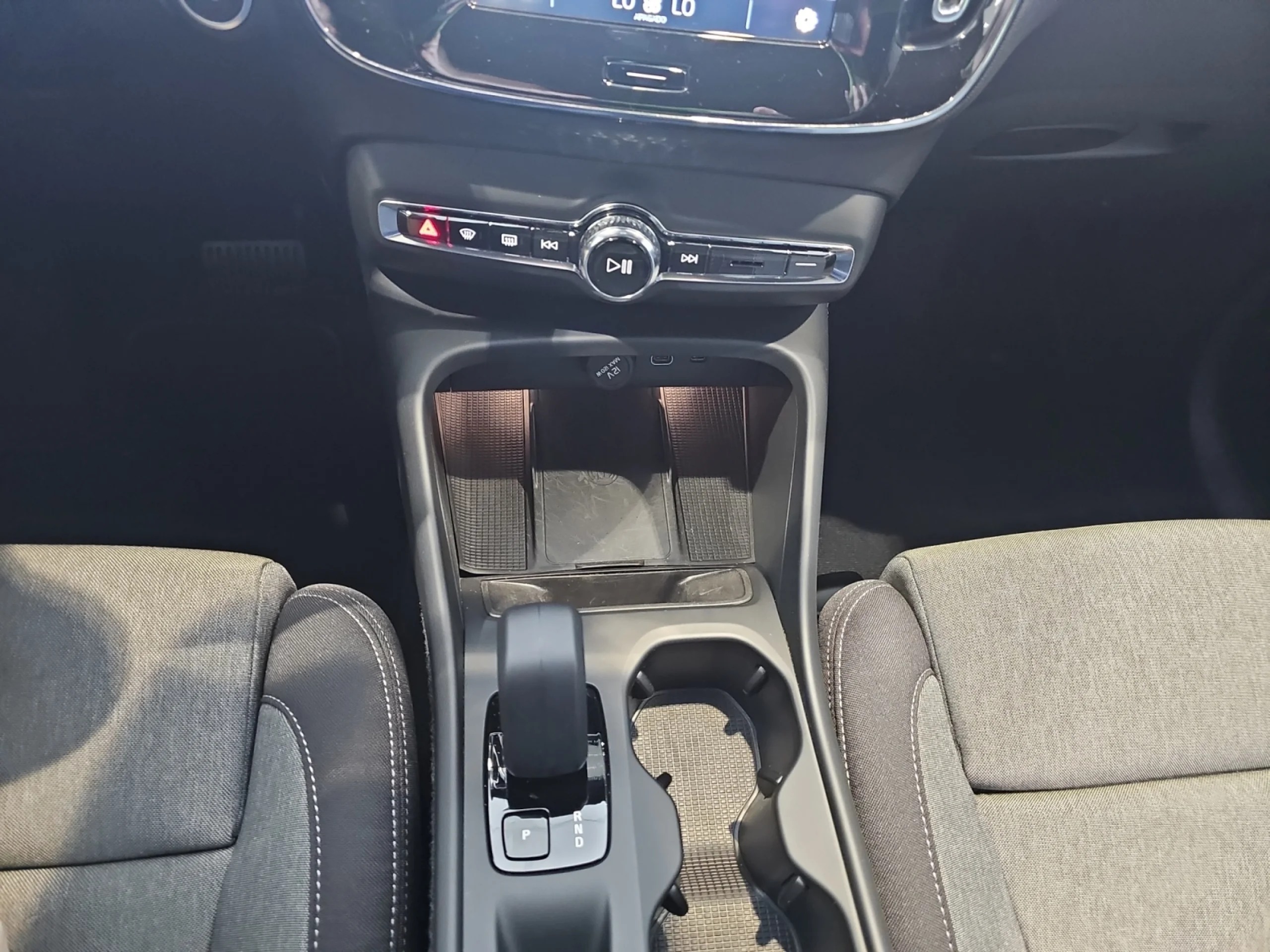 VOLVO XC40 2.0 B3 G CORE AUTO - Foto 11