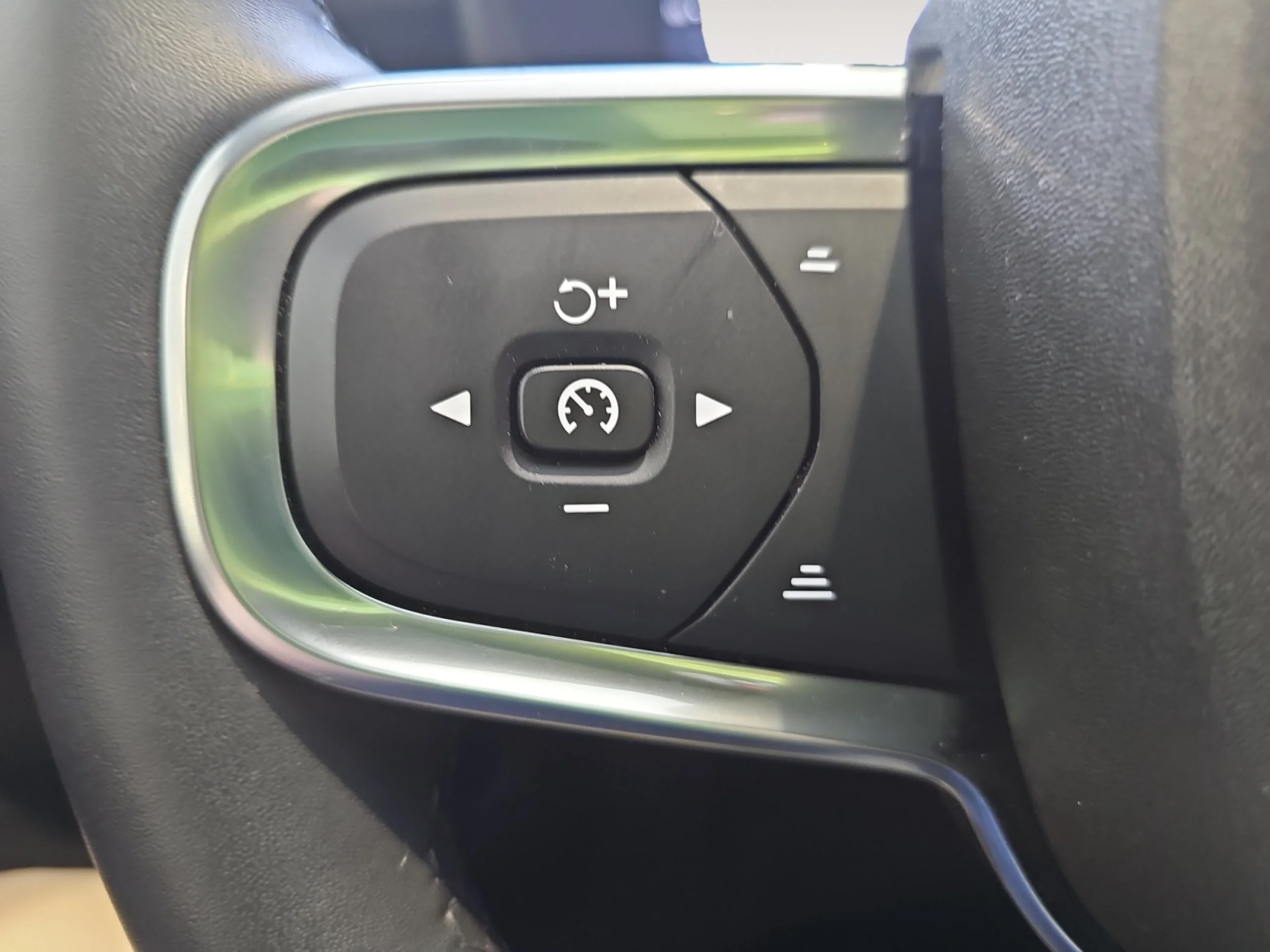 VOLVO XC40 2.0 B3 G CORE AUTO - Foto 12