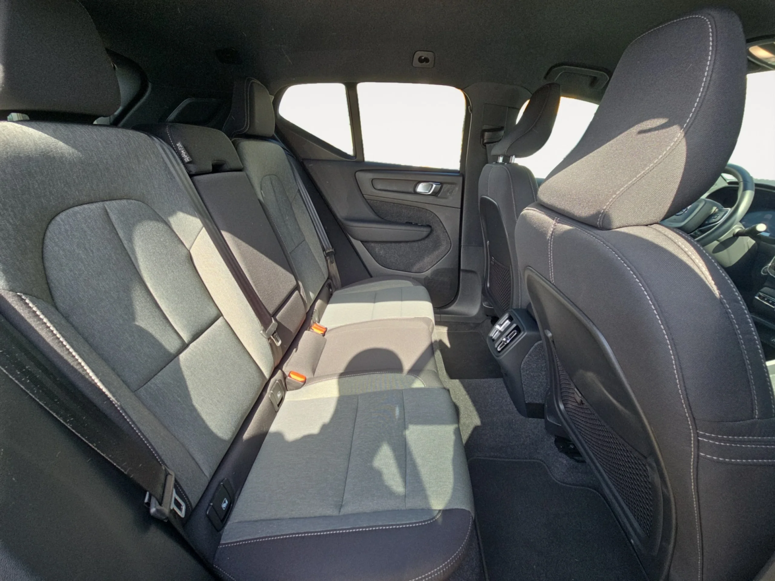 VOLVO XC40 2.0 B3 G CORE AUTO - Foto 6