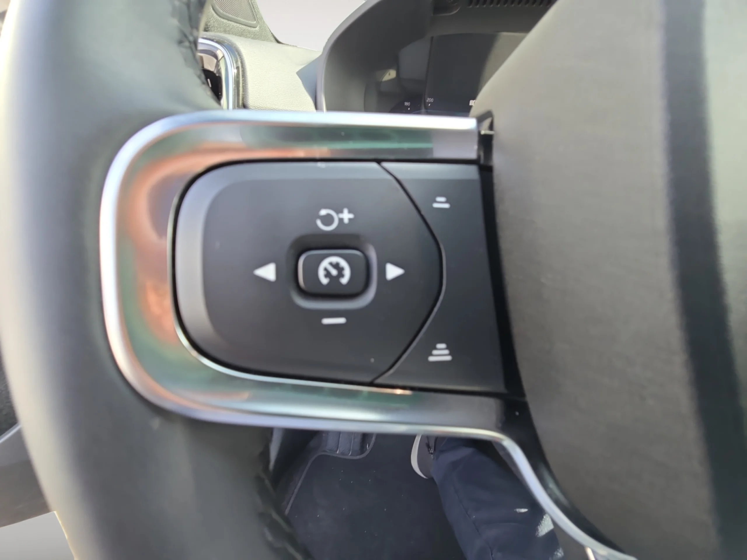 VOLVO XC40 2.0 B3 G CORE AUTO - Foto 14