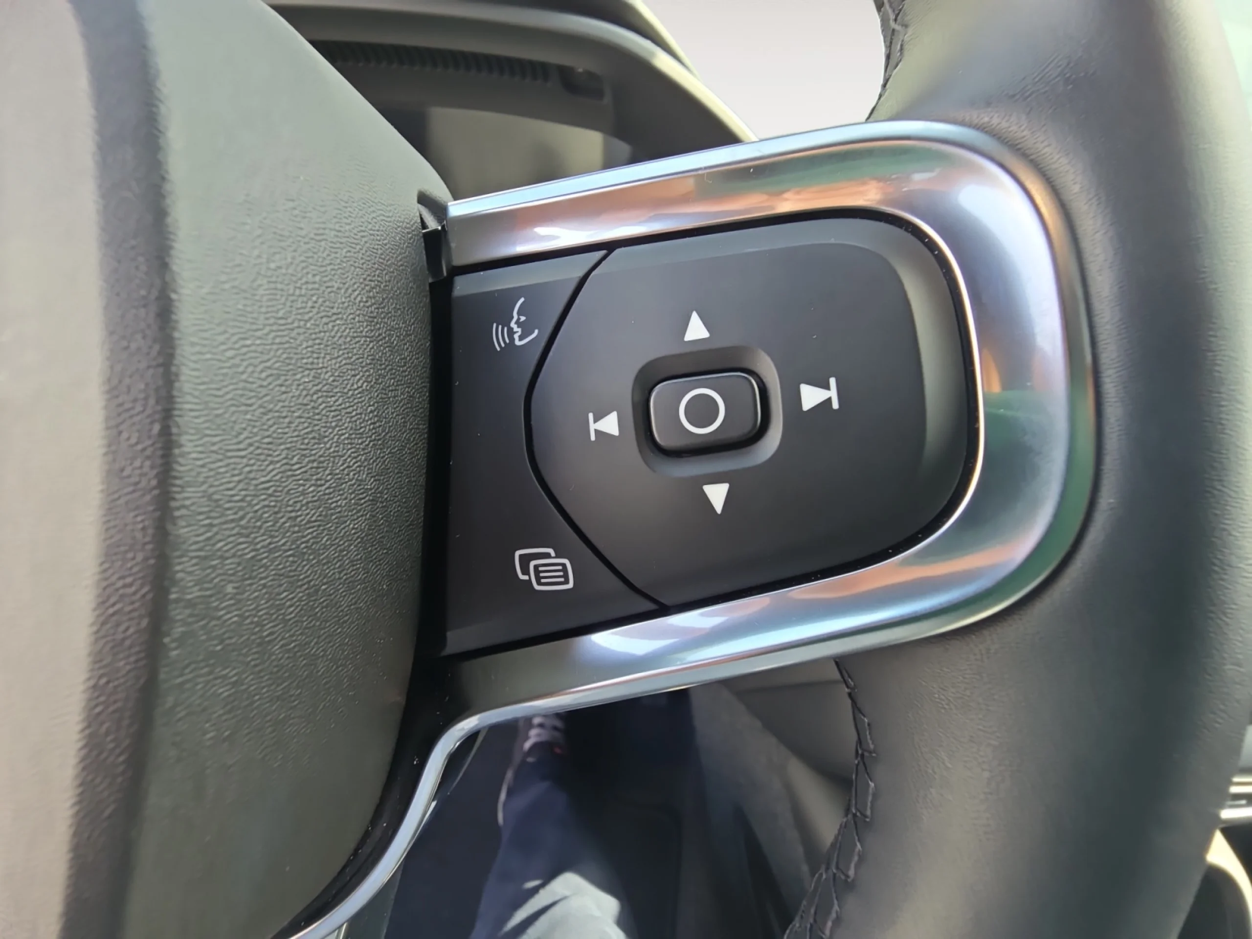 VOLVO XC40 2.0 B3 G CORE AUTO - Foto 15