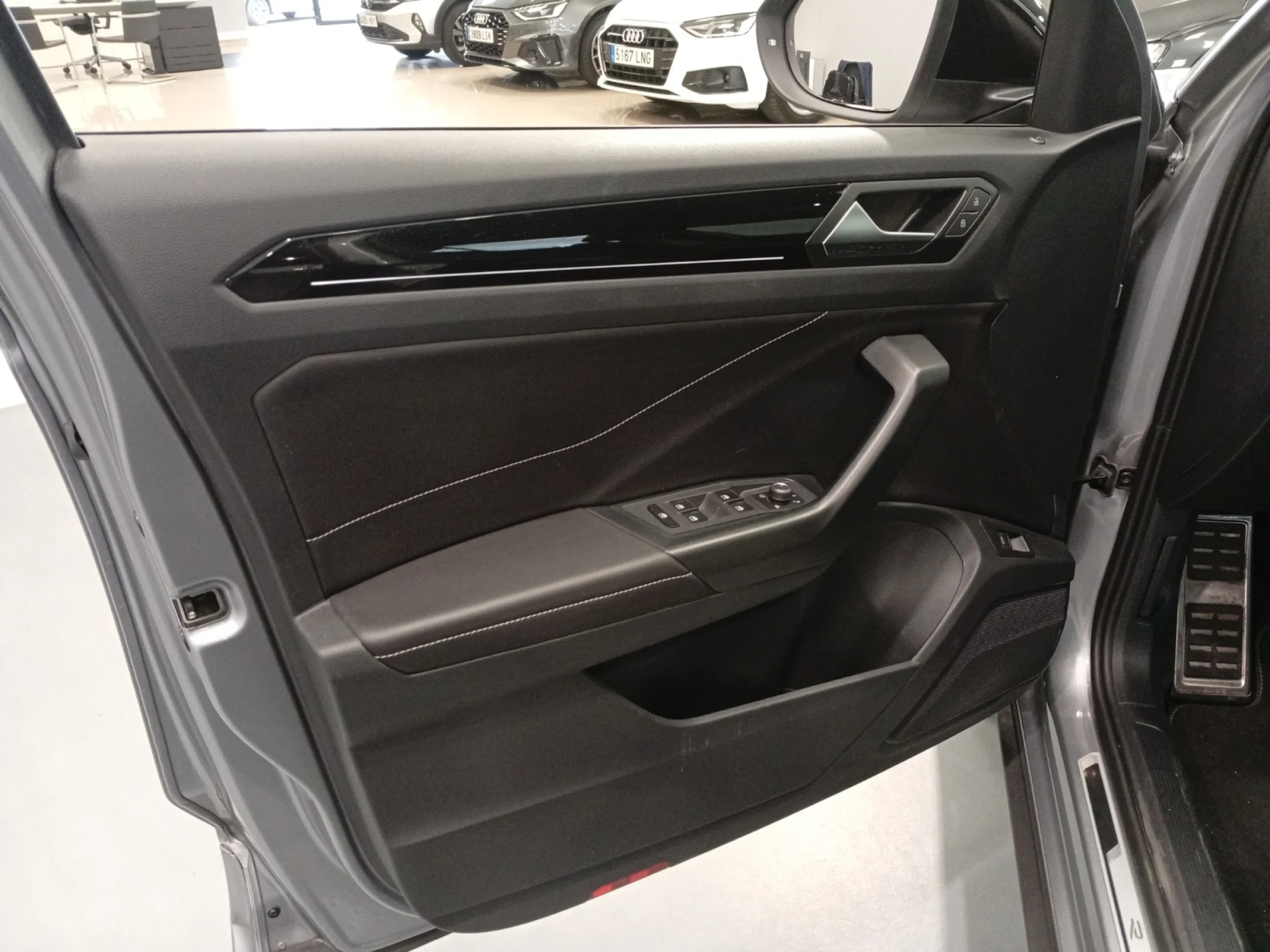 VOLKSWAGEN T ROC R LINE 1.5 TSI 110KW (150CV) DSG - Foto 10
