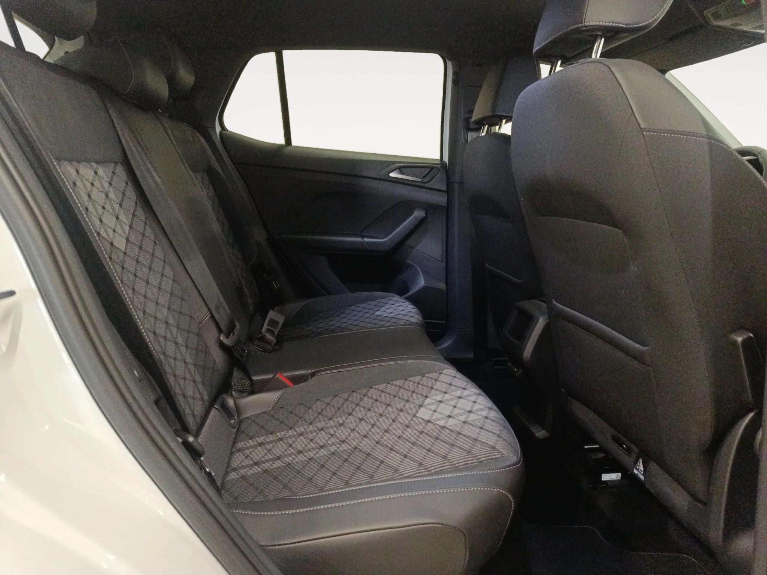 VOLKSWAGEN T CROSS R LINE 1.5 TSI 110KW (150CV) DSG - Foto 6
