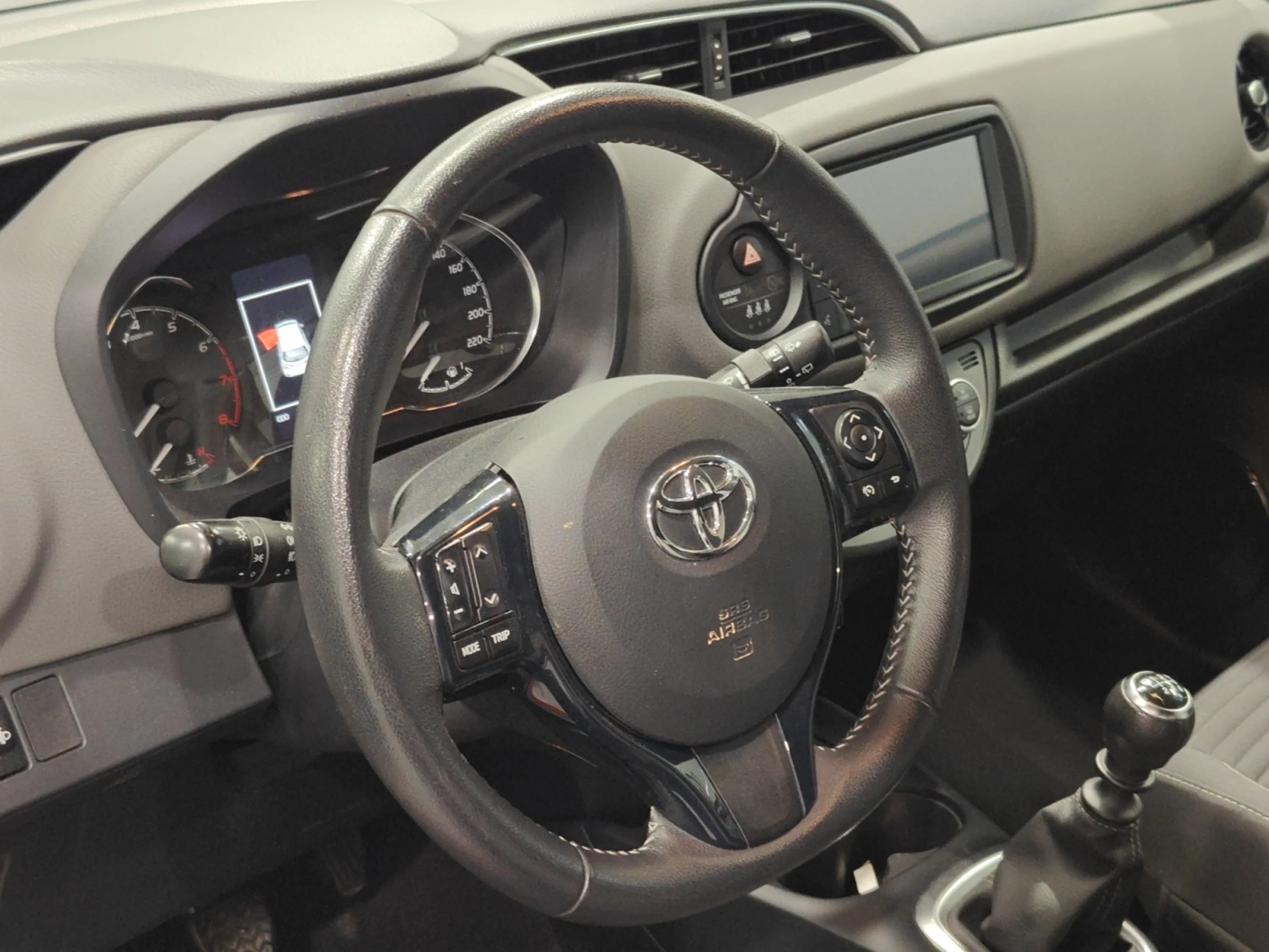 TOYOTA Yaris 1.5 110 ACTIVE - Foto 9