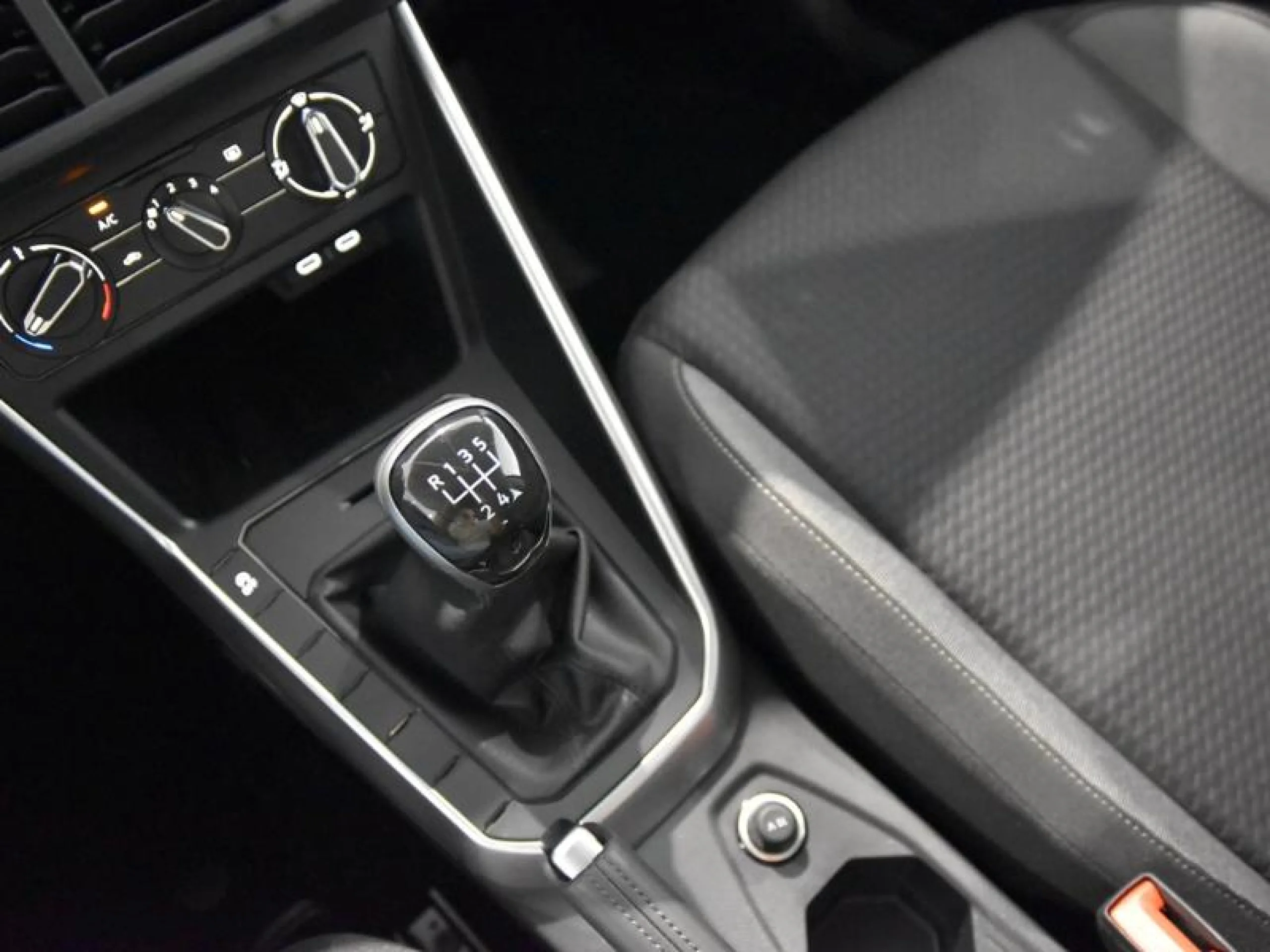 VOLKSWAGEN POLO POLO MATCH 1.0 TSI 70 KW (95 CV)  5 VEL. - Foto 11