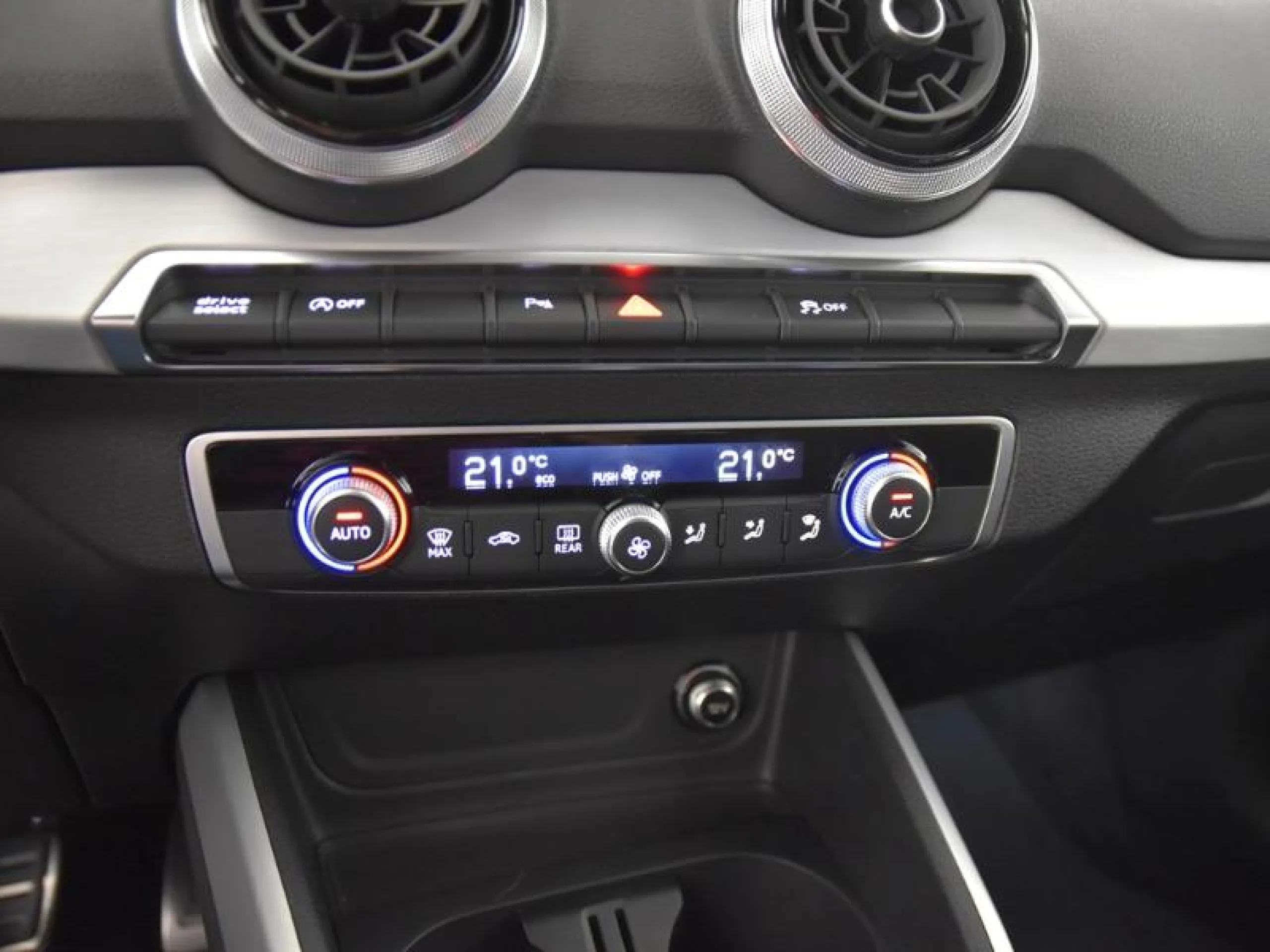 AUDI Q2 ADRENALIN 35 TFSI 110KW (150CV) S TRONIC - Foto 12