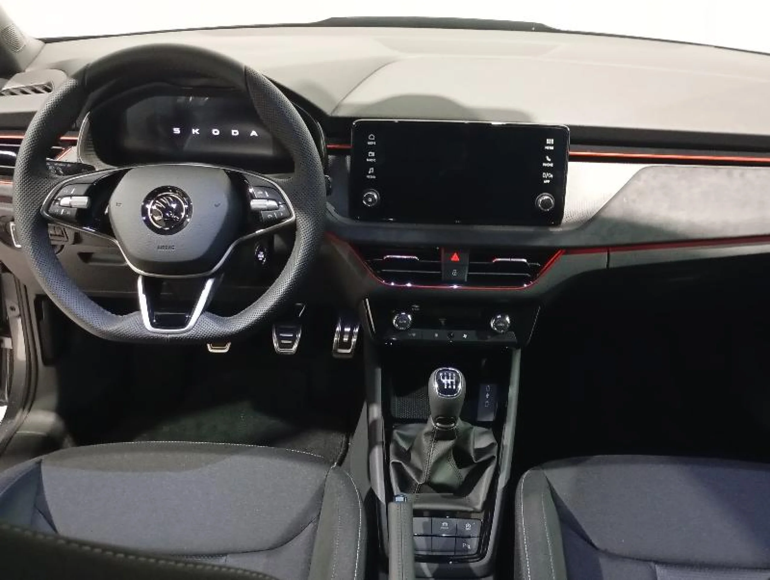 SKODA KAMIQ 1.0 TSI 85KW (115CV) DESIGN - Foto 4