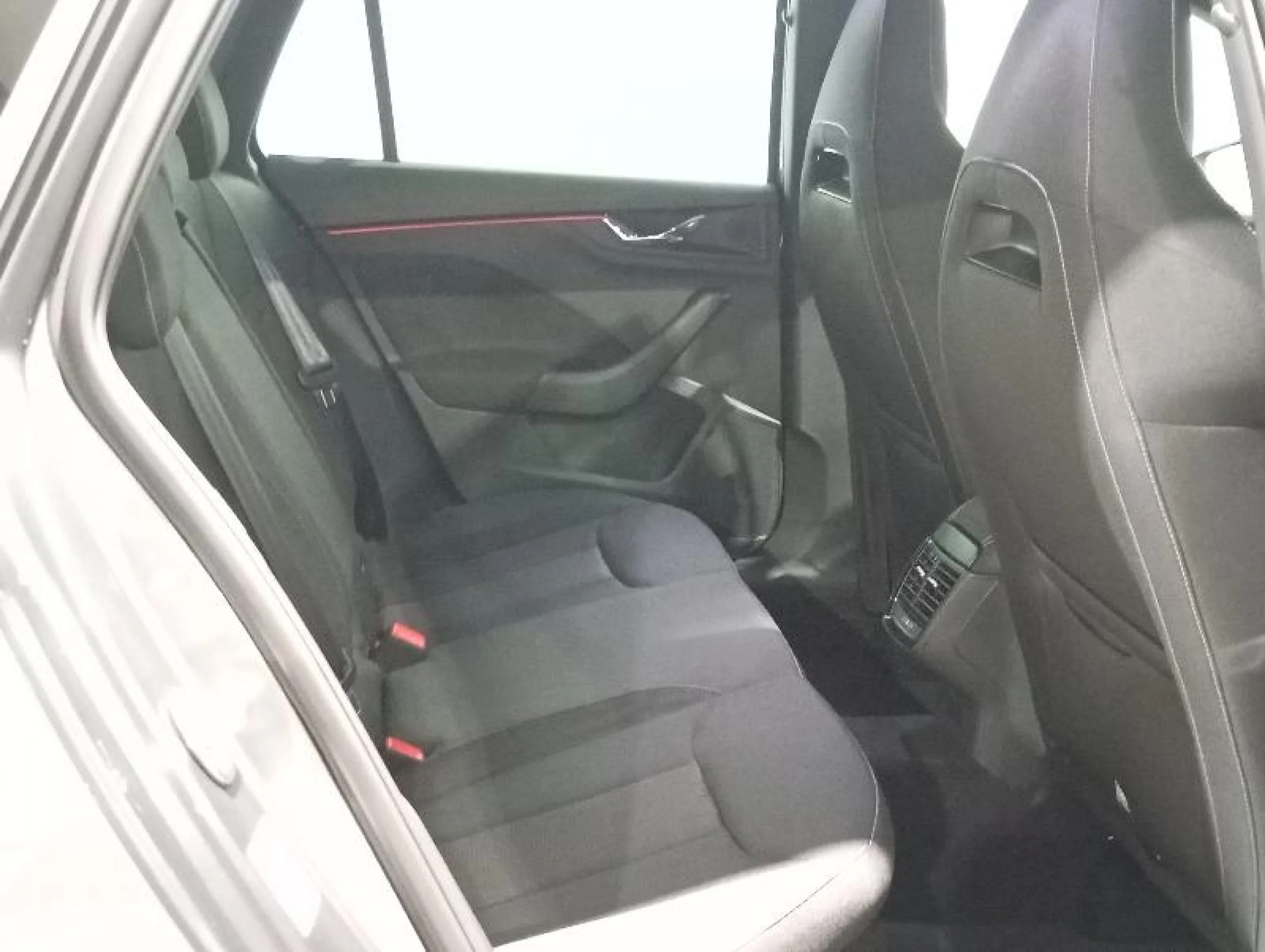 SKODA KAMIQ 1.0 TSI 85KW (115CV) DESIGN - Foto 6