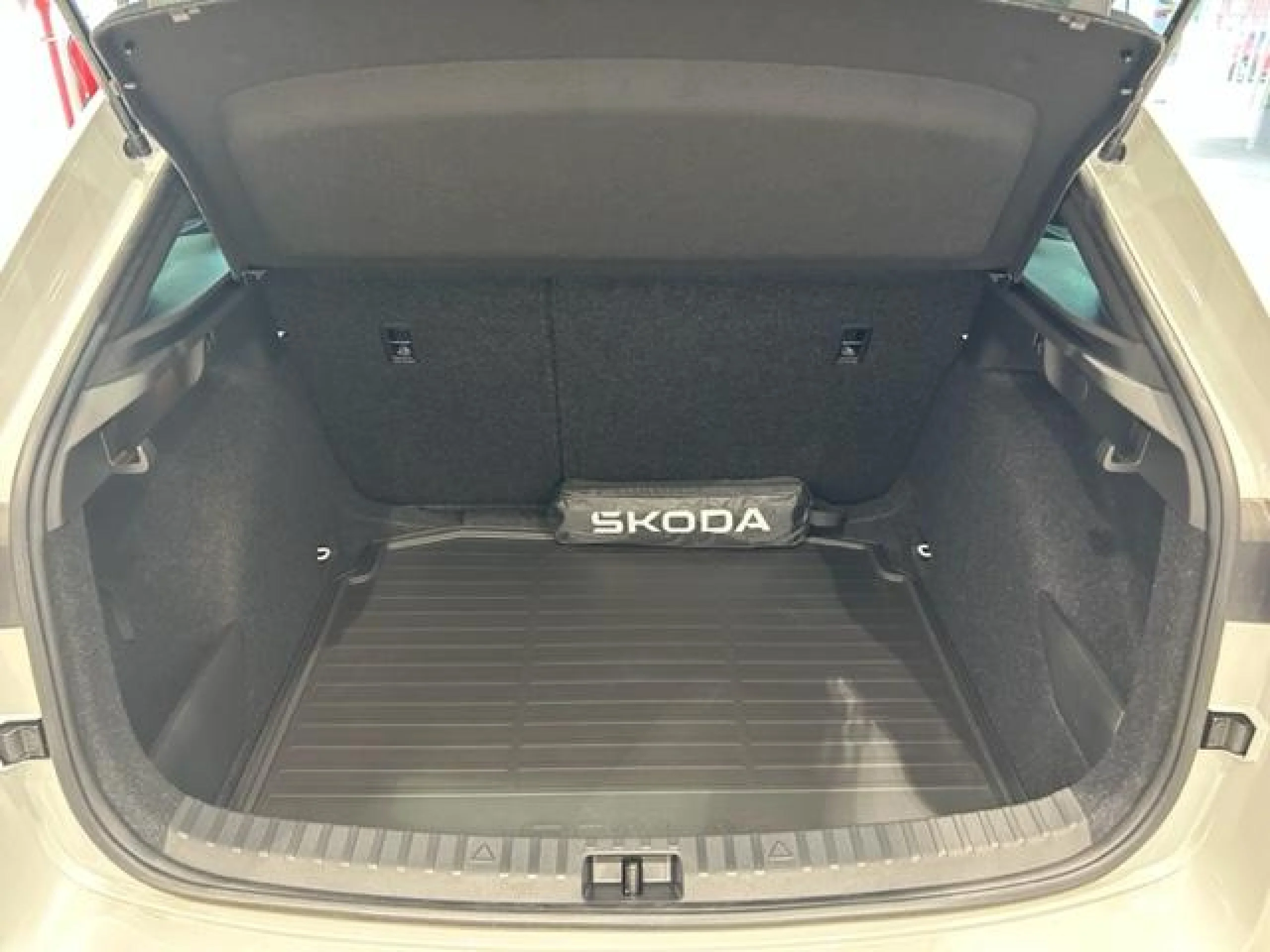 SKODA SCALA 1.0 TSI 81KW (110CV) SPORT - Foto 9