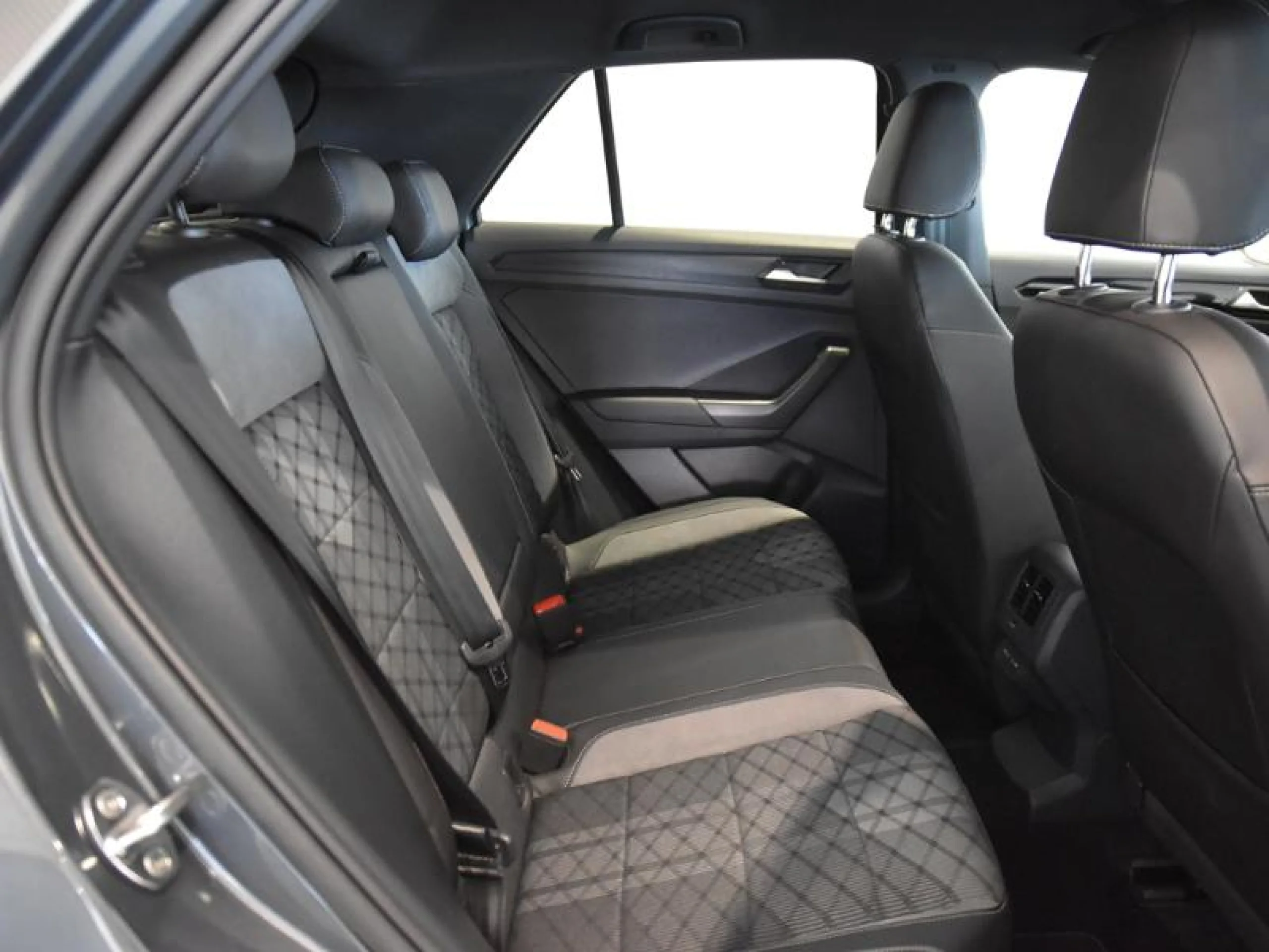 VOLKSWAGEN T ROC R LINE 1.5 TSI 110KW (150CV) DSG - Foto 6