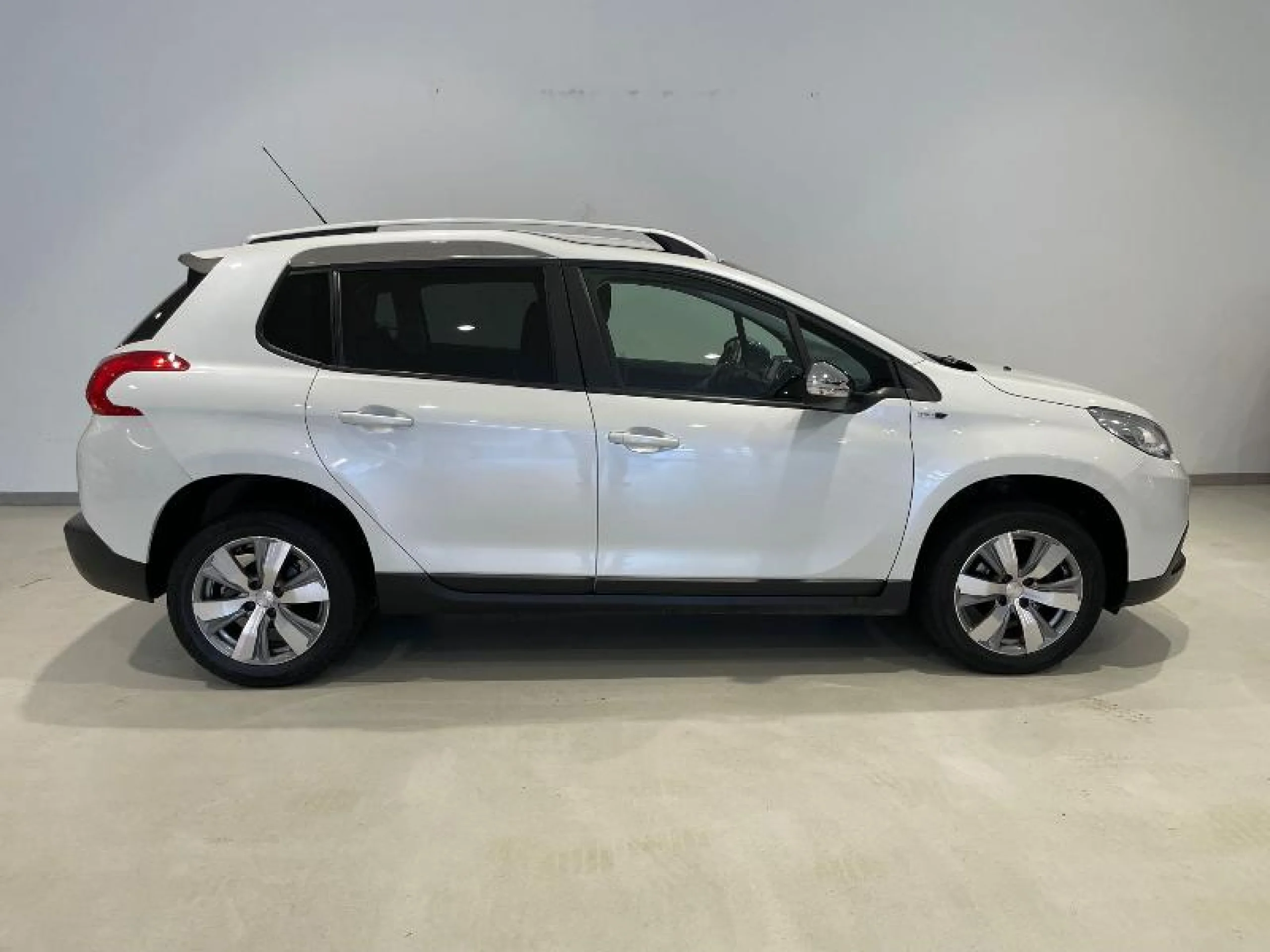 PEUGEOT 2008 ALLURE 1.6 BLUEHDI 73KW (100CV) - Foto 3