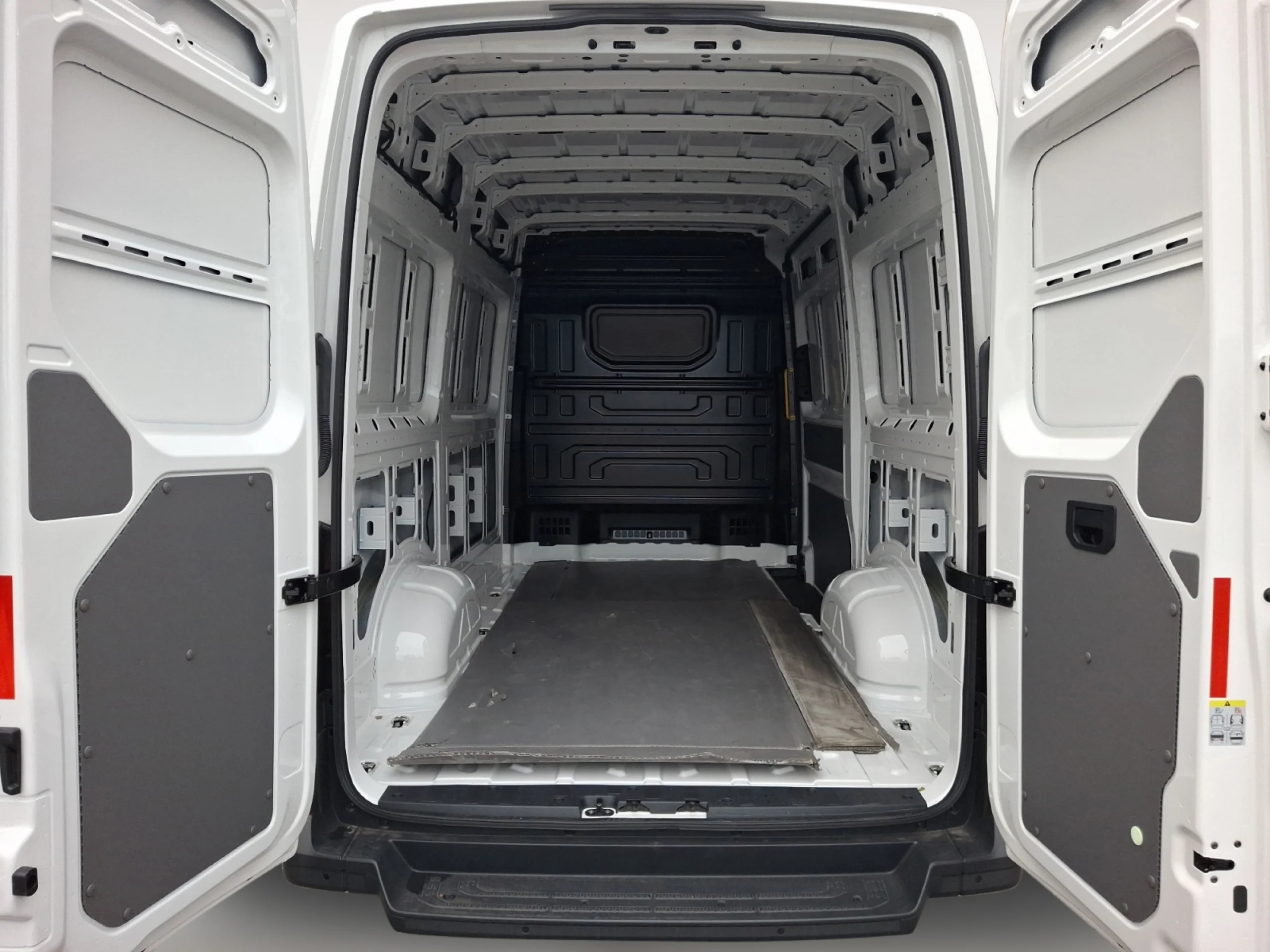 VW COMERCIALES Crafter CRAFTER  30 FURGÓN  BATALLA MEDIA L3H2 2.0 TDI FWD 103 KW (140 CV) 6 VEL. 3000 KG - Foto 7