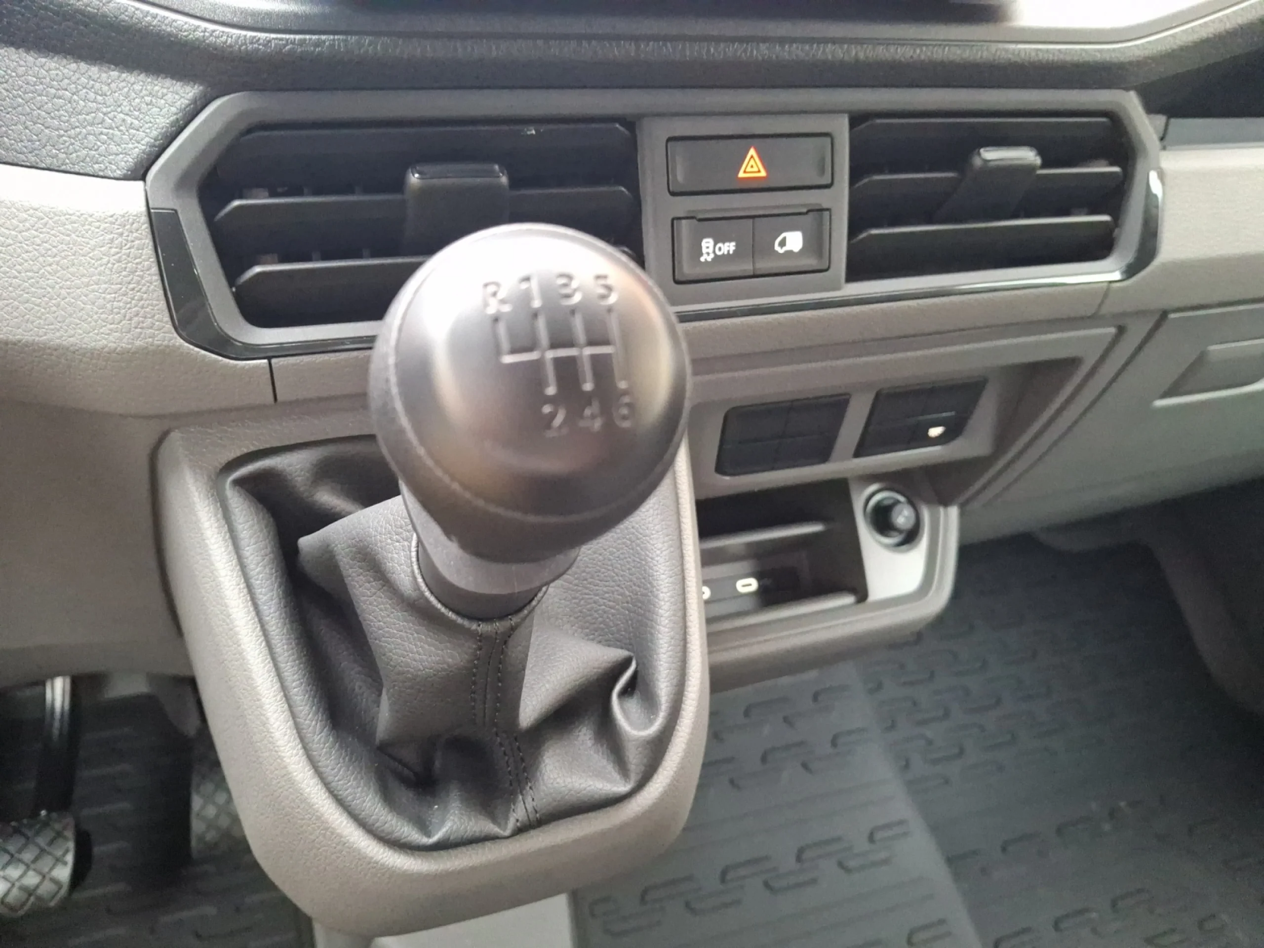 VW COMERCIALES Crafter CRAFTER  30 FURGÓN  BATALLA MEDIA L3H2 2.0 TDI FWD 103 KW (140 CV) 6 VEL. 3000 KG - Foto 15