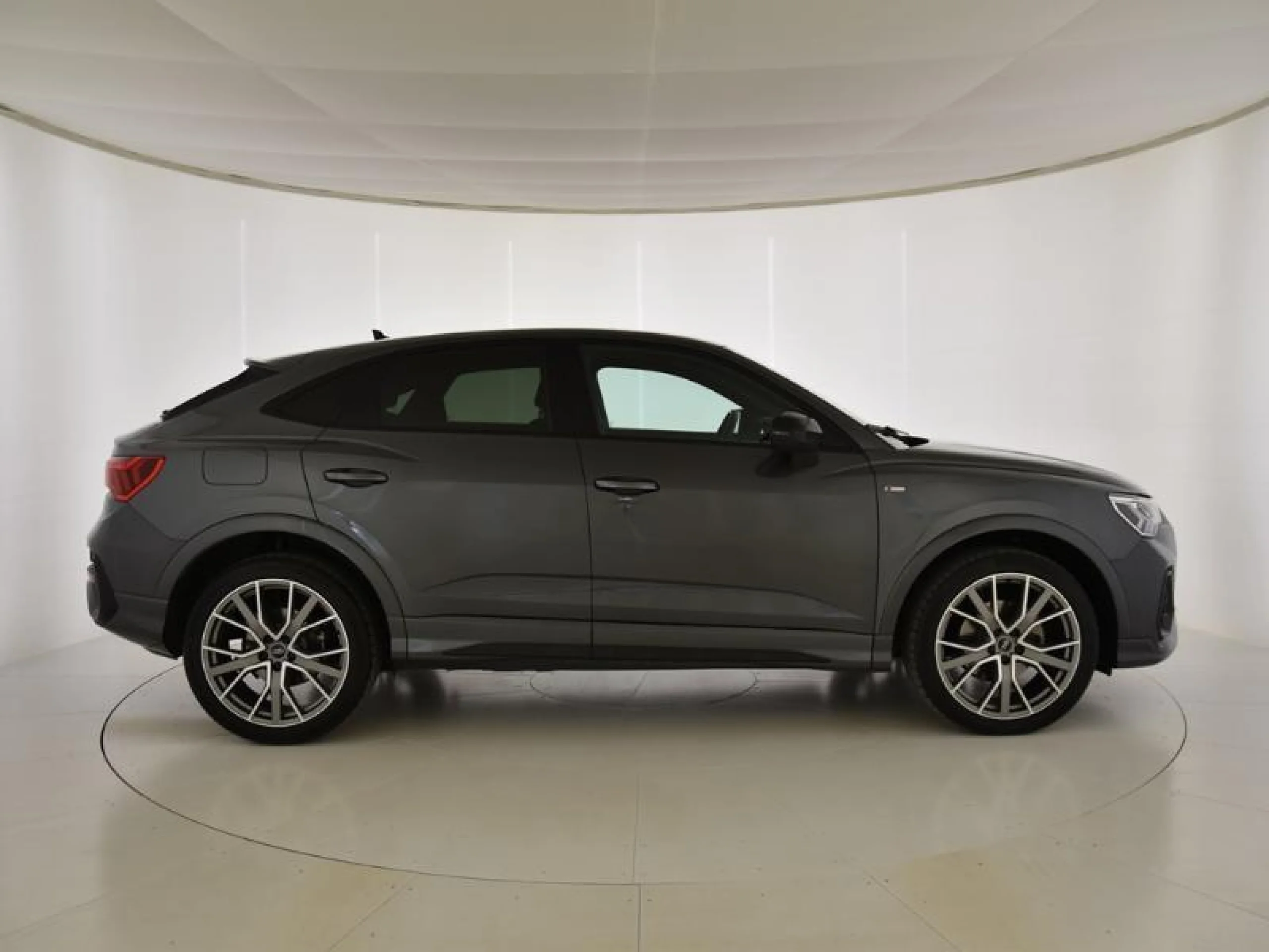 AUDI Q3 BLACK LINE 35 TFSI 110KW (150CV) S TRON - Foto 3