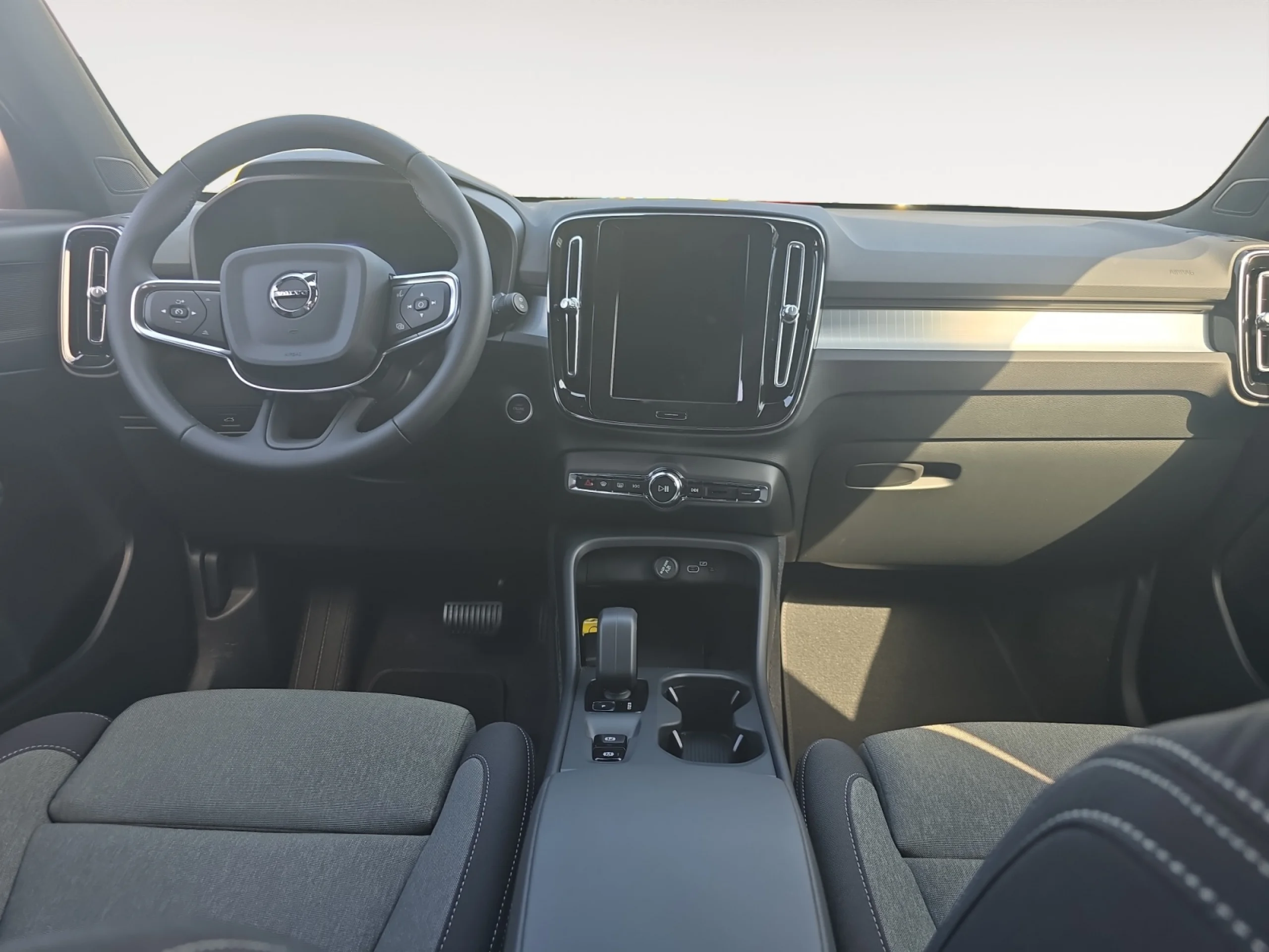 VOLVO XC40 2.0 B3 G CORE AUTO - Foto 4
