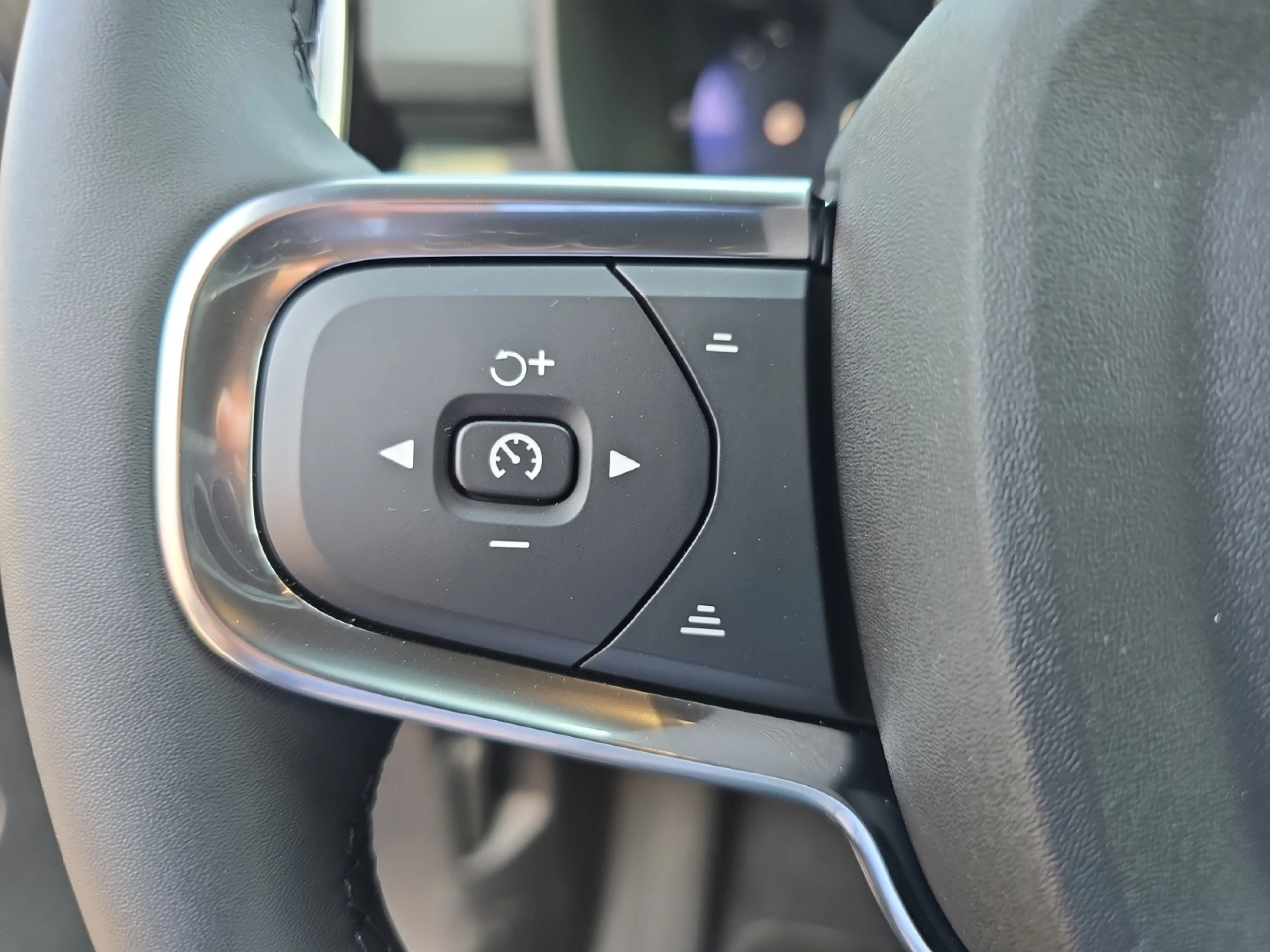 VOLVO XC40 2.0 B3 G CORE AUTO - Foto 12