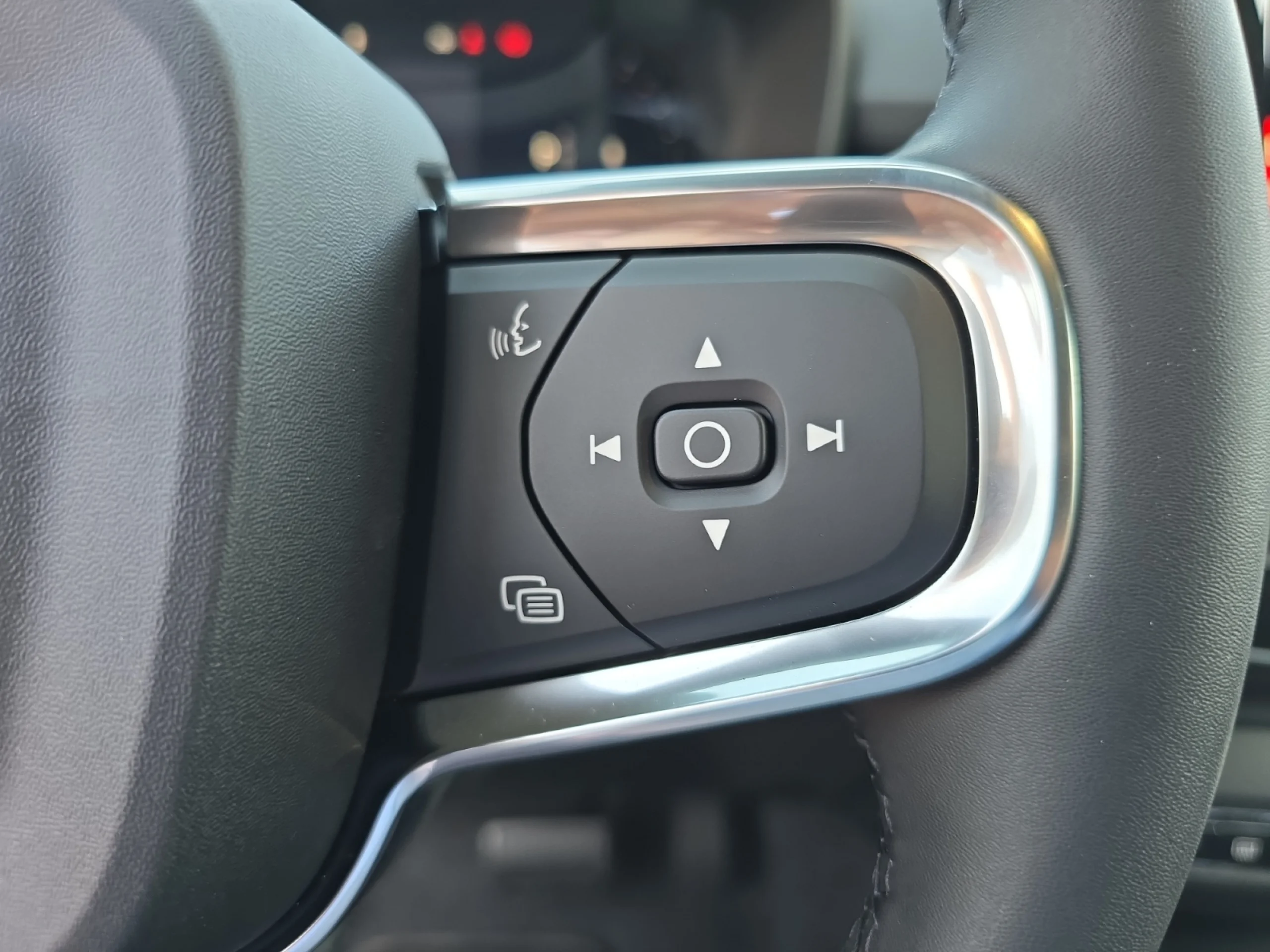 VOLVO XC40 2.0 B3 G CORE AUTO - Foto 13