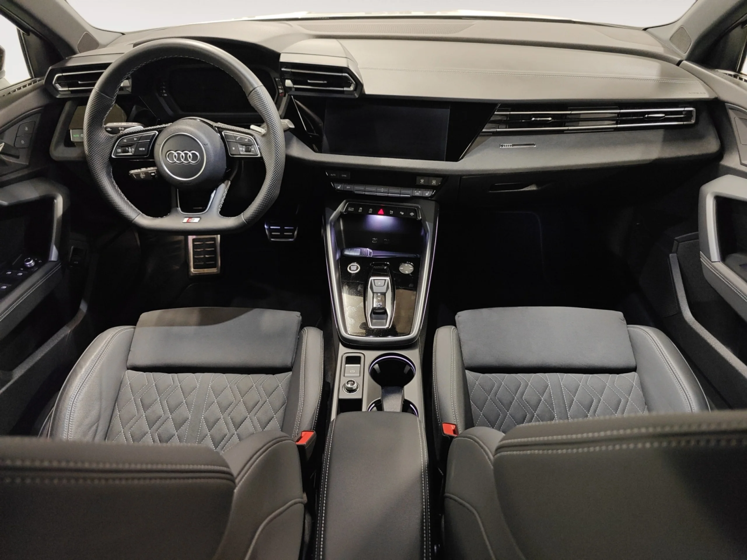 AUDI A3 SEDAN BLACK LINE 35 TDI 110KW S TRONIC - Foto 4
