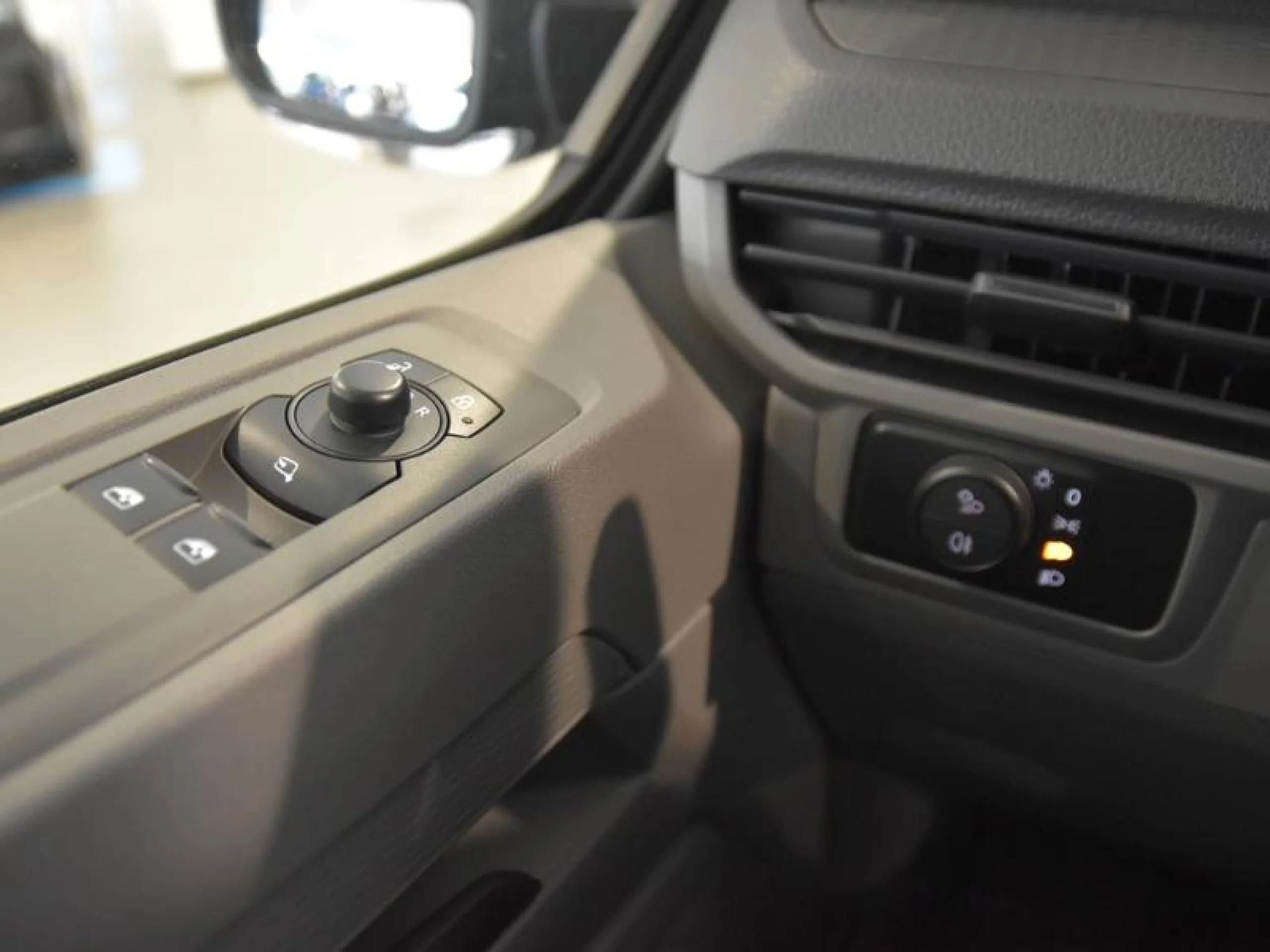 VOLKSWAGEN CARAVELLE CORTA 2.0 TDI 81 KW (110 CV) 6 VE - Foto 17