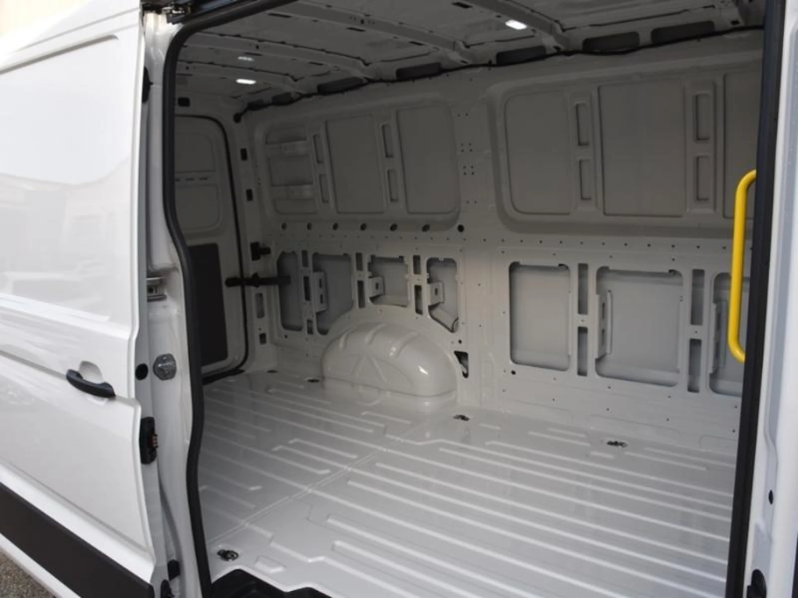 VOLKSWAGEN CRAFTER 2.0 TDI SCR 35 BM L3H2 103KW - Foto 6