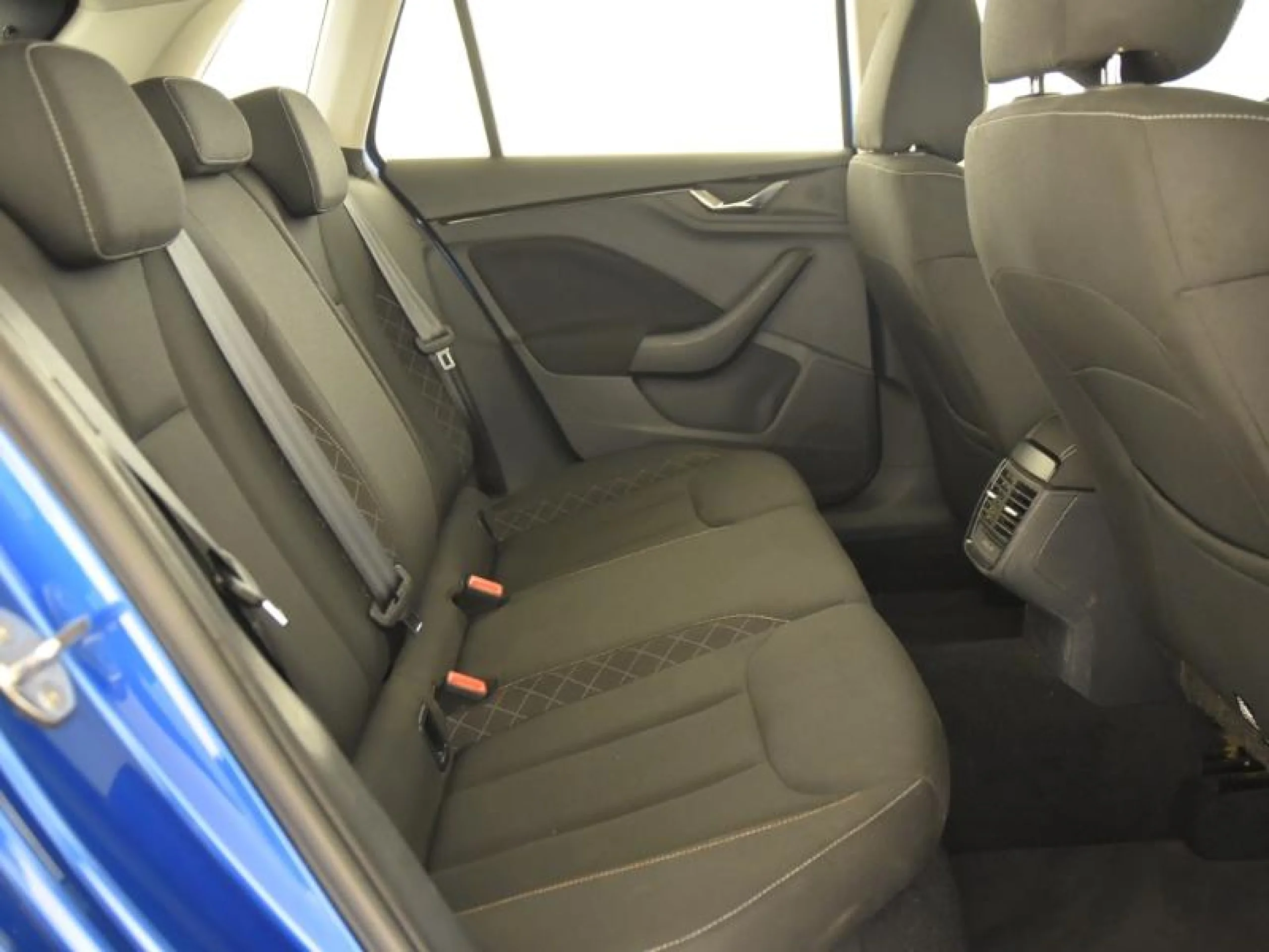 SKODA KAMIQ 1.0 TSI 81KW (110CV) AMBITION - Foto 6