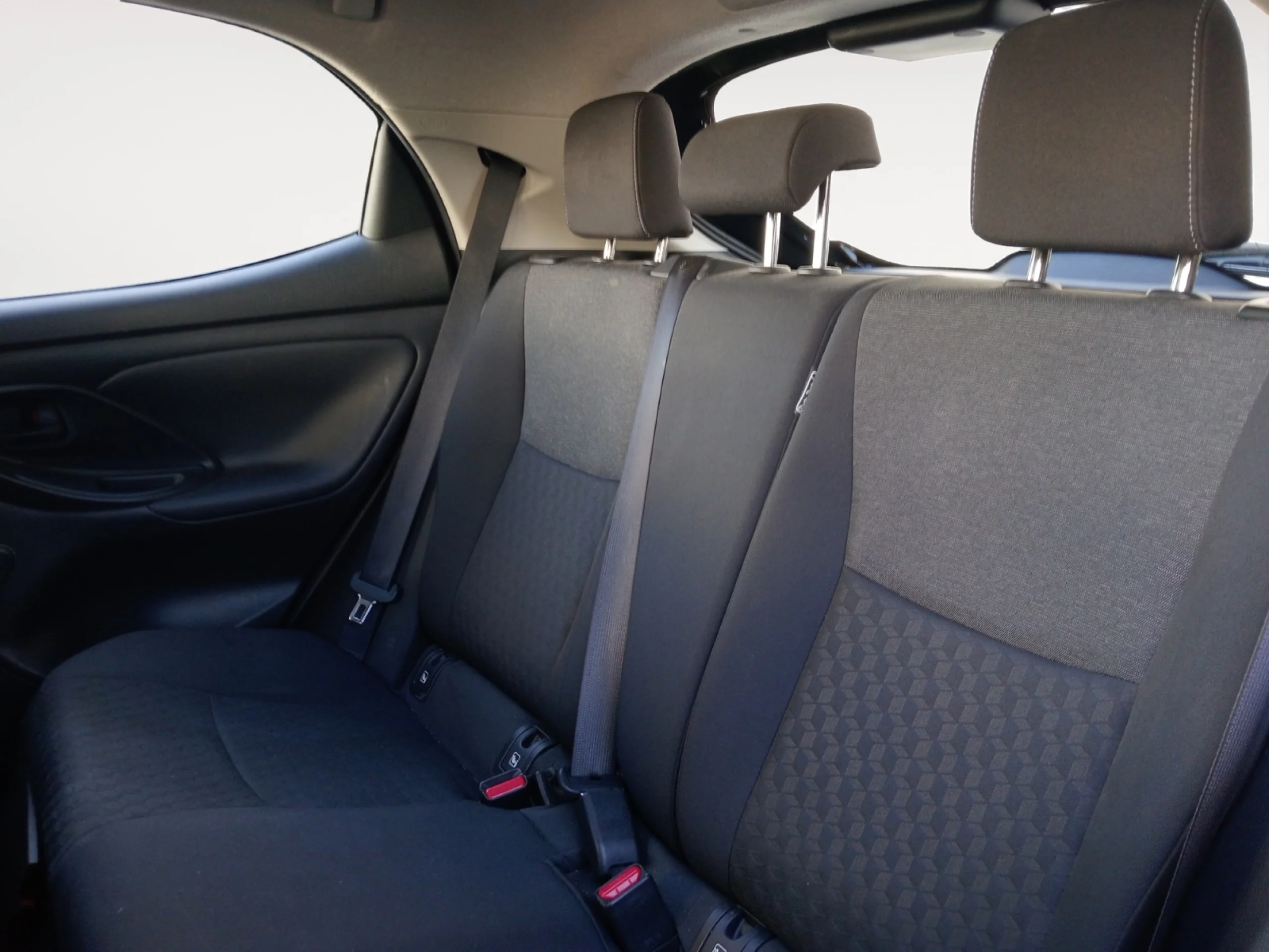 TOYOTA Yaris 1.5 120H BUSINESS PLUS - Foto 6