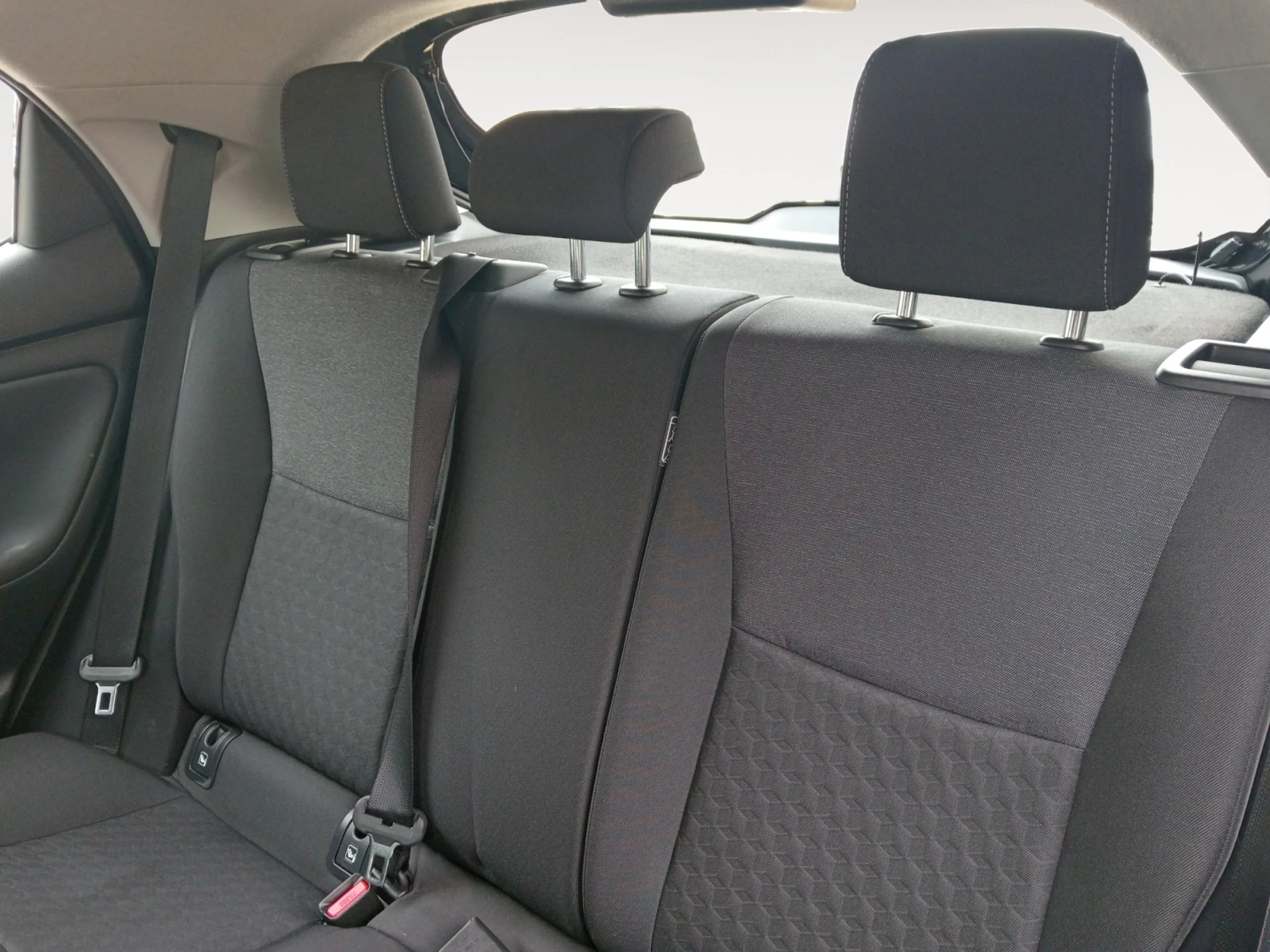 TOYOTA Yaris 1.5 120H BUSINESS PLUS - Foto 6