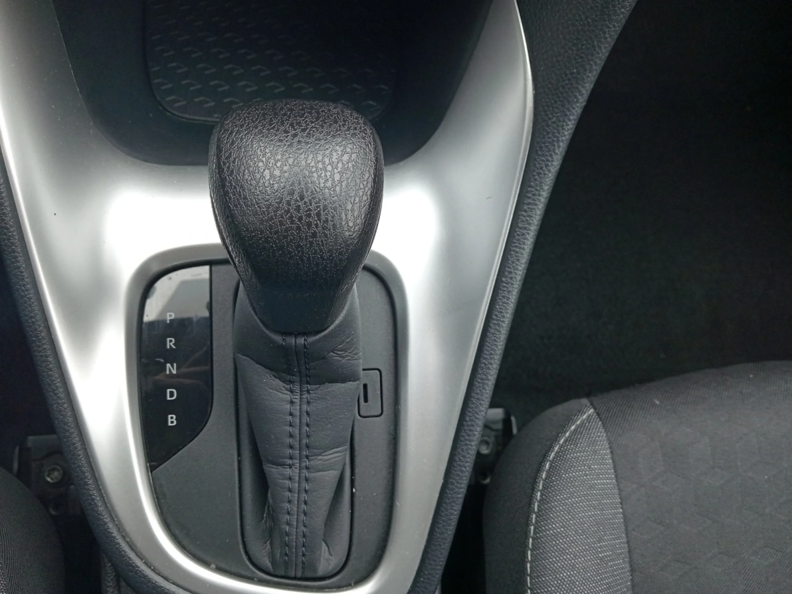 TOYOTA Yaris 1.5 120H BUSINESS PLUS - Foto 14