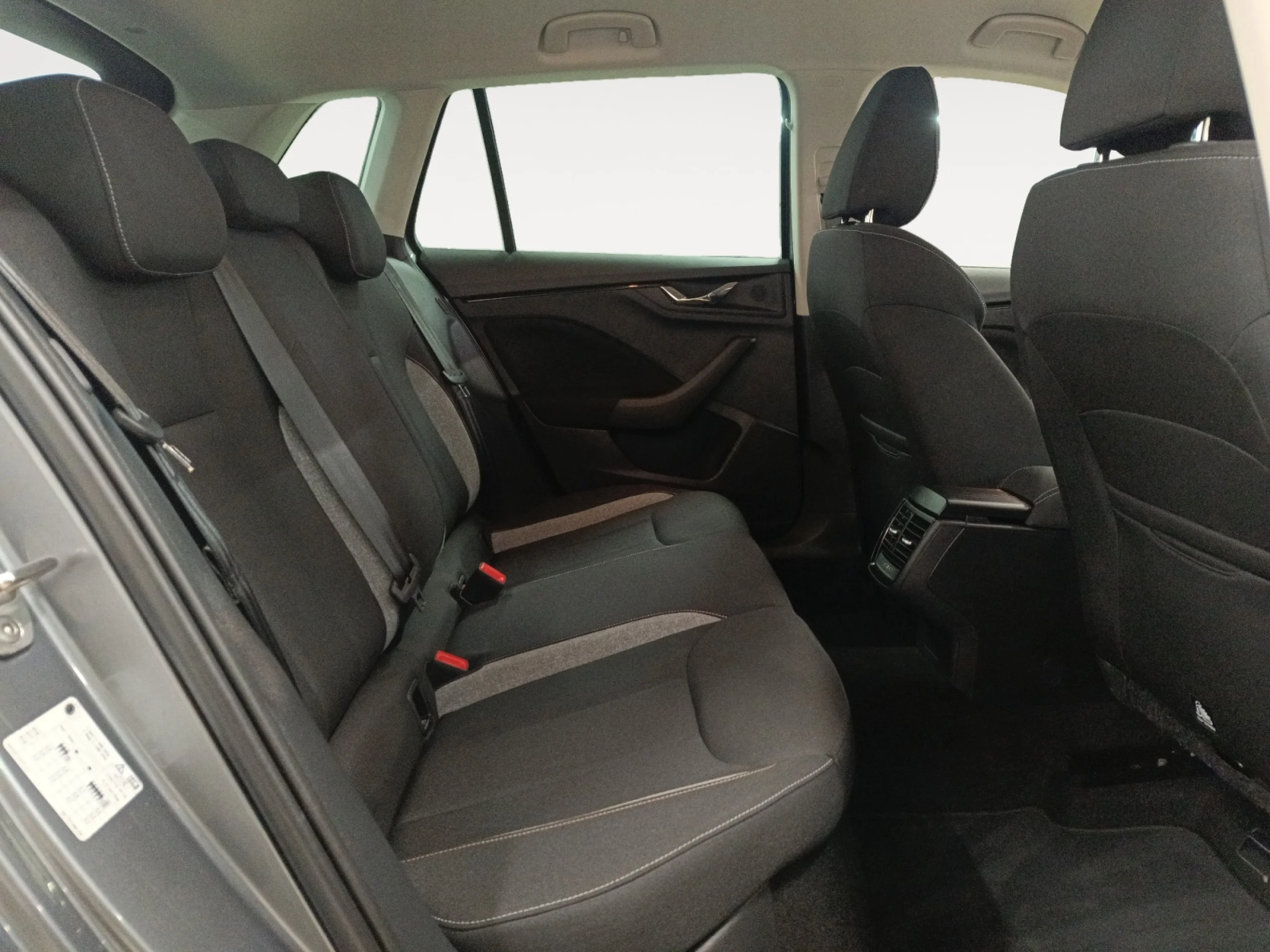 SKODA KAMIQ 1.0 TSI 85KW (115CV) DSG SELECTION - Foto 6