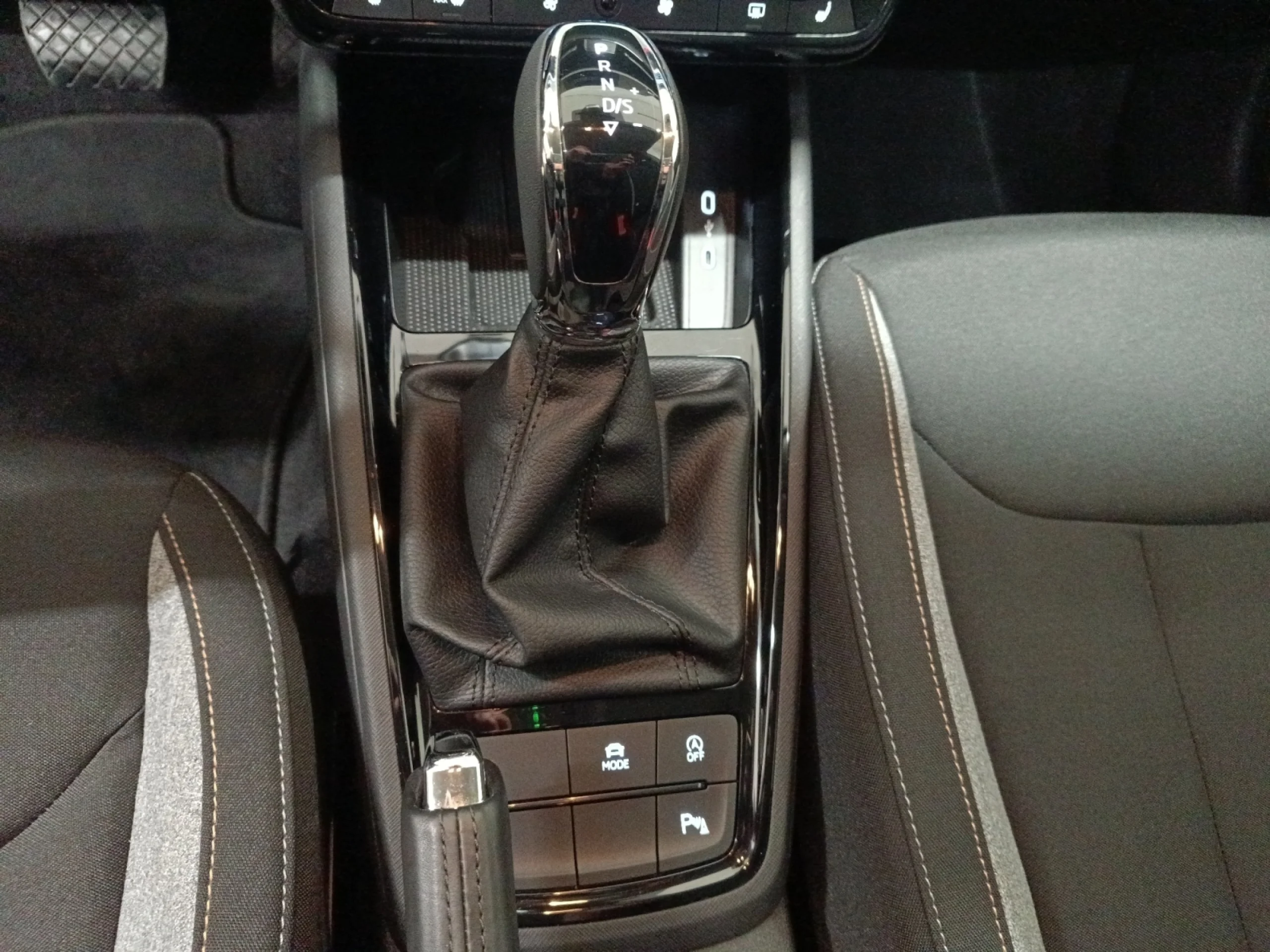 SKODA KAMIQ 1.0 TSI 85KW (115CV) DSG SELECTION - Foto 10