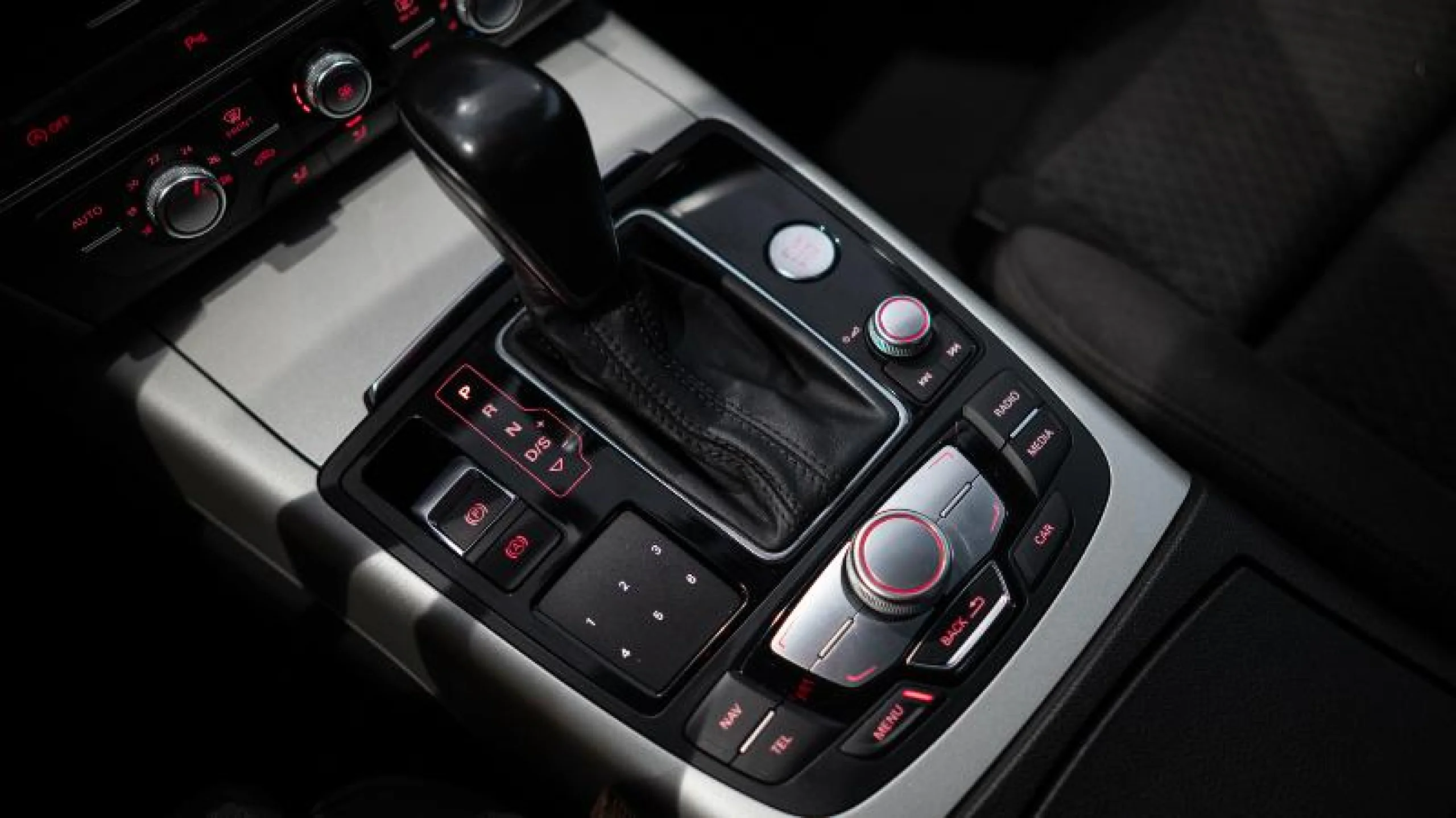AUDI A6 2.0 TDI ULTRA S TRONIC - Foto 18