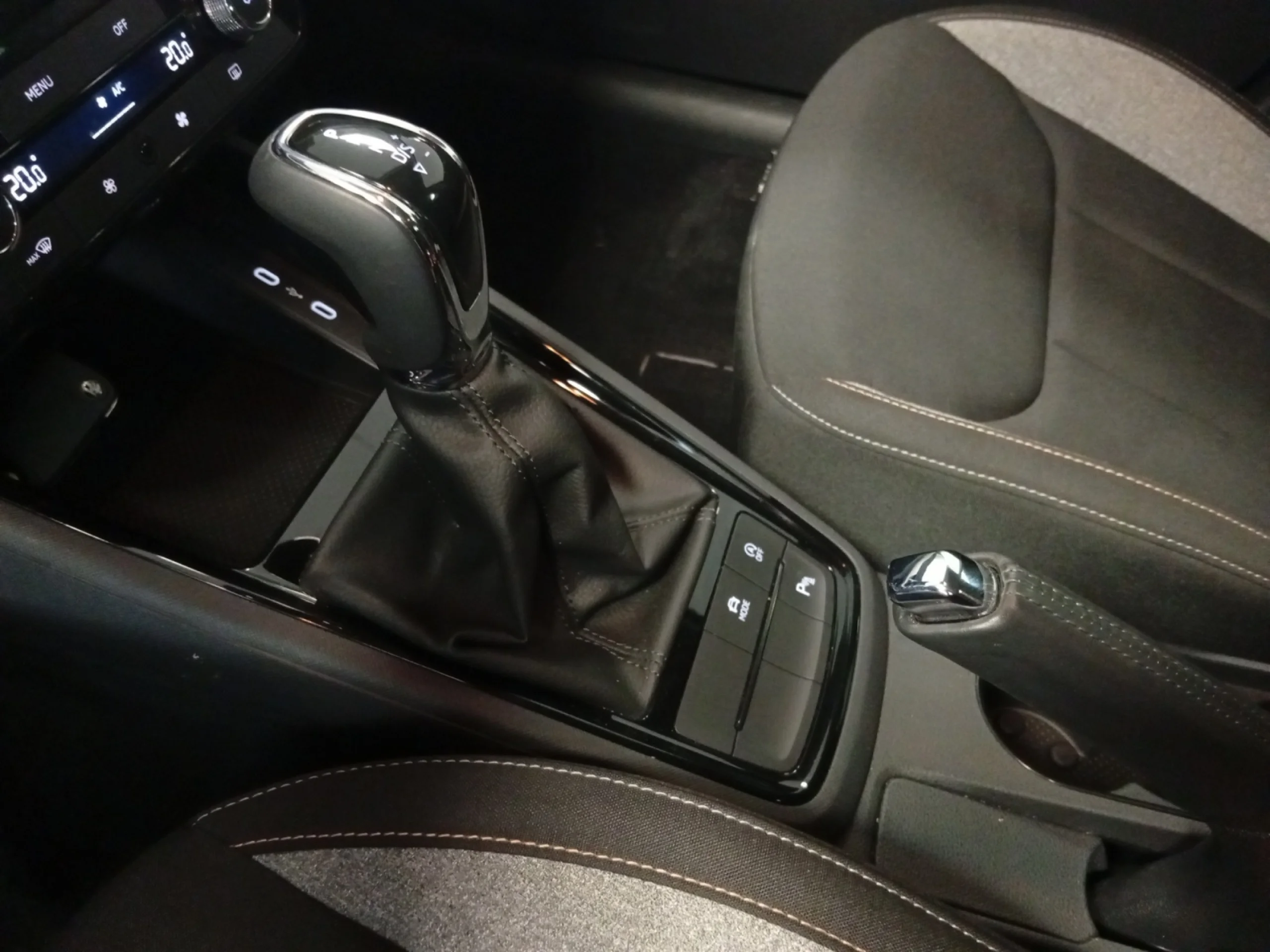 SKODA KAMIQ 1.0 TSI 85KW (115CV) DSG SELECTION - Foto 17